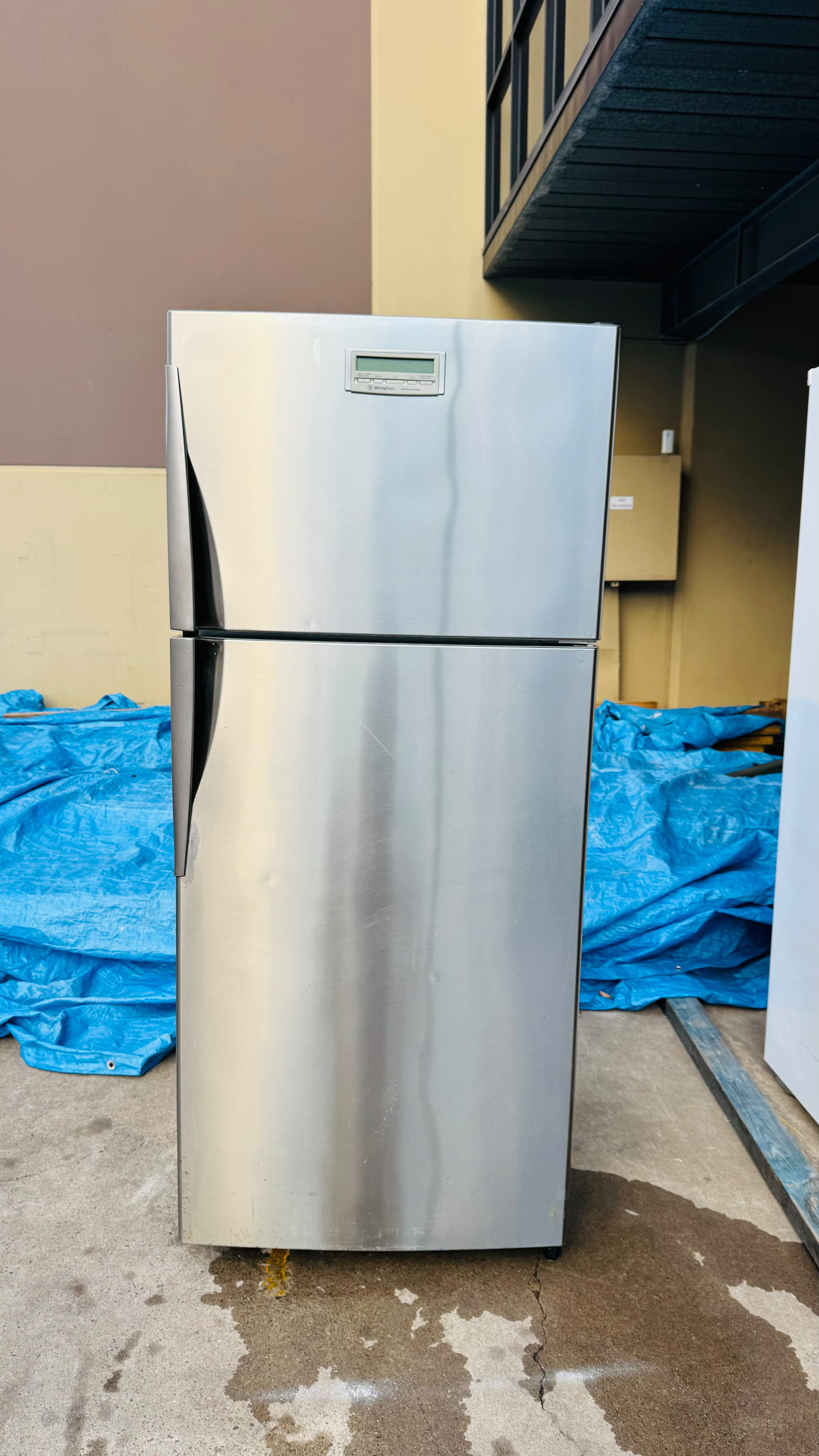 WESTINGHOUSE 416 LITRES FRIDGE FREEZER