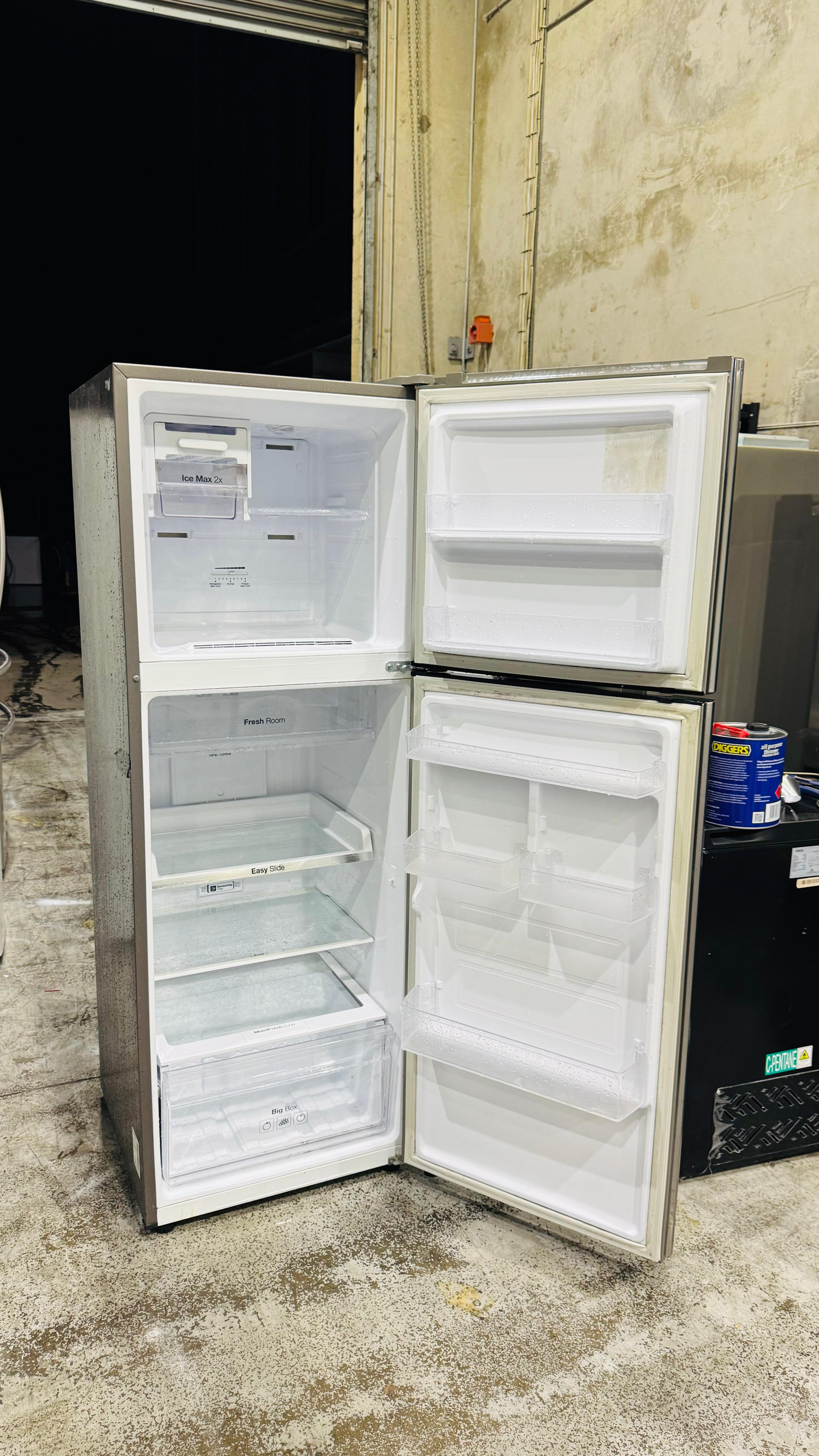 SAMSUNG 341 LITRES FRIDGE FREEZER