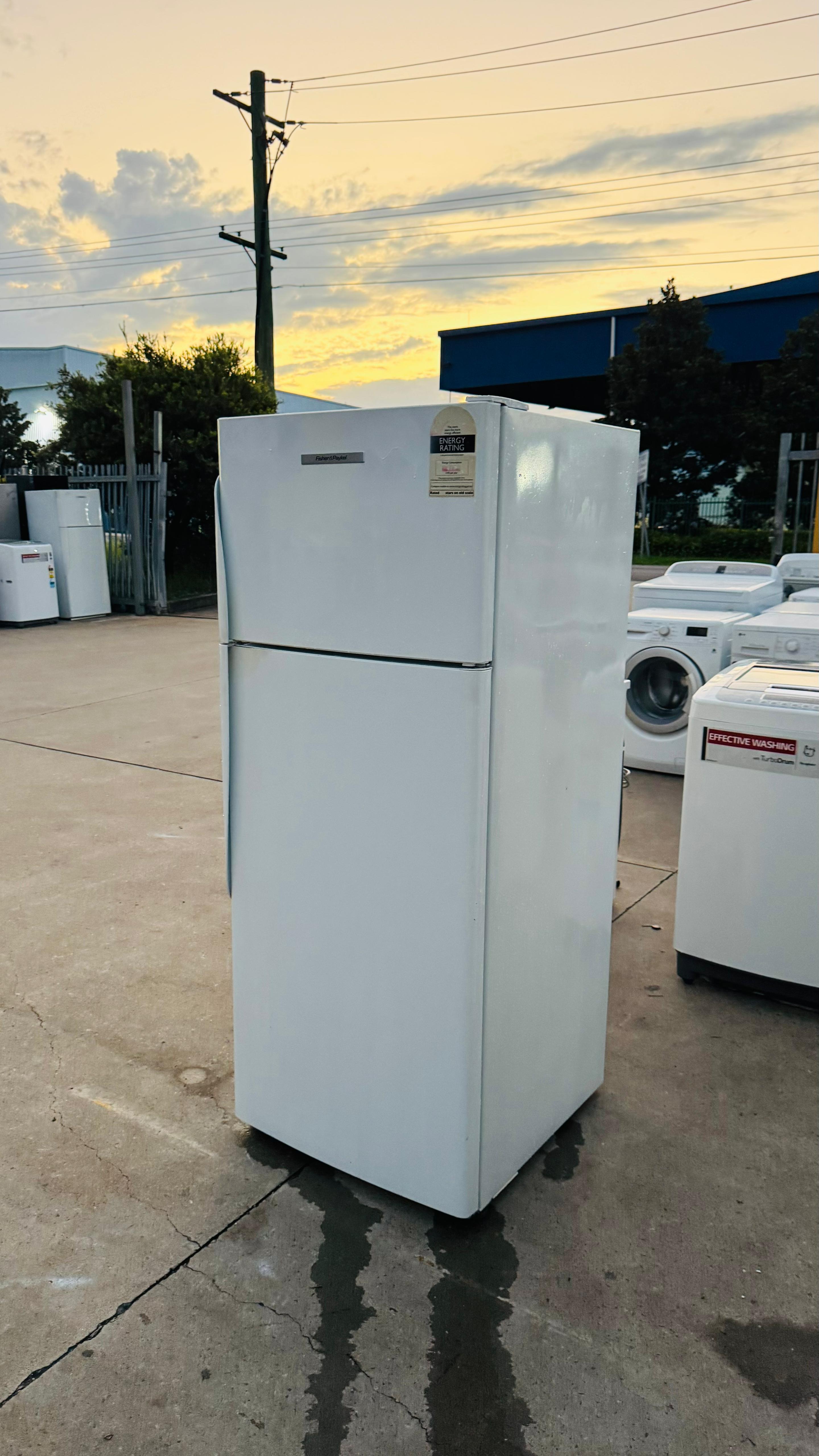 FISHER AND PAYKEL 380 LITRES FRIDGE FREEZER
