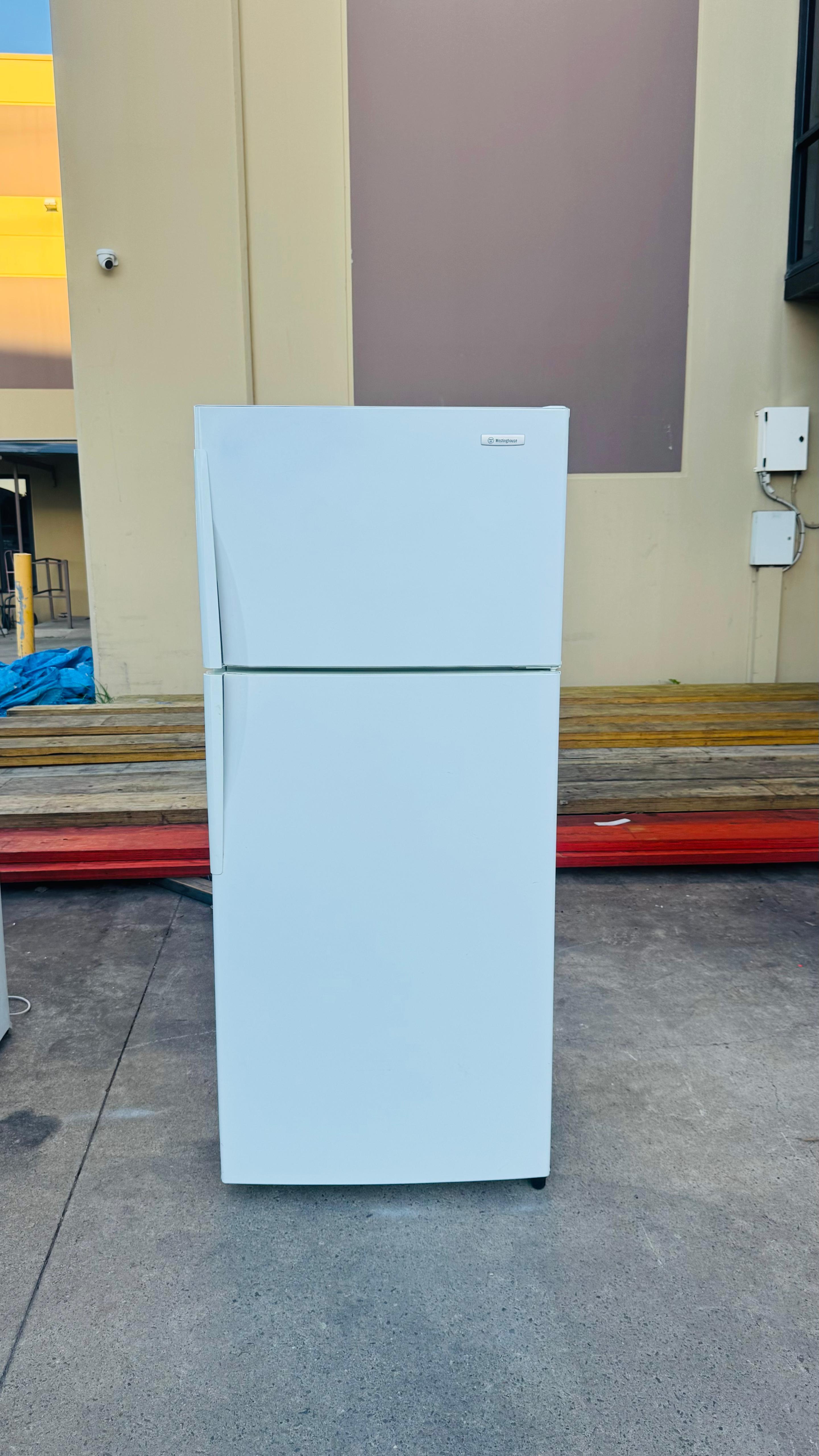 WESTINGHOUSE 420 LITRES FRIDGE FREEZER