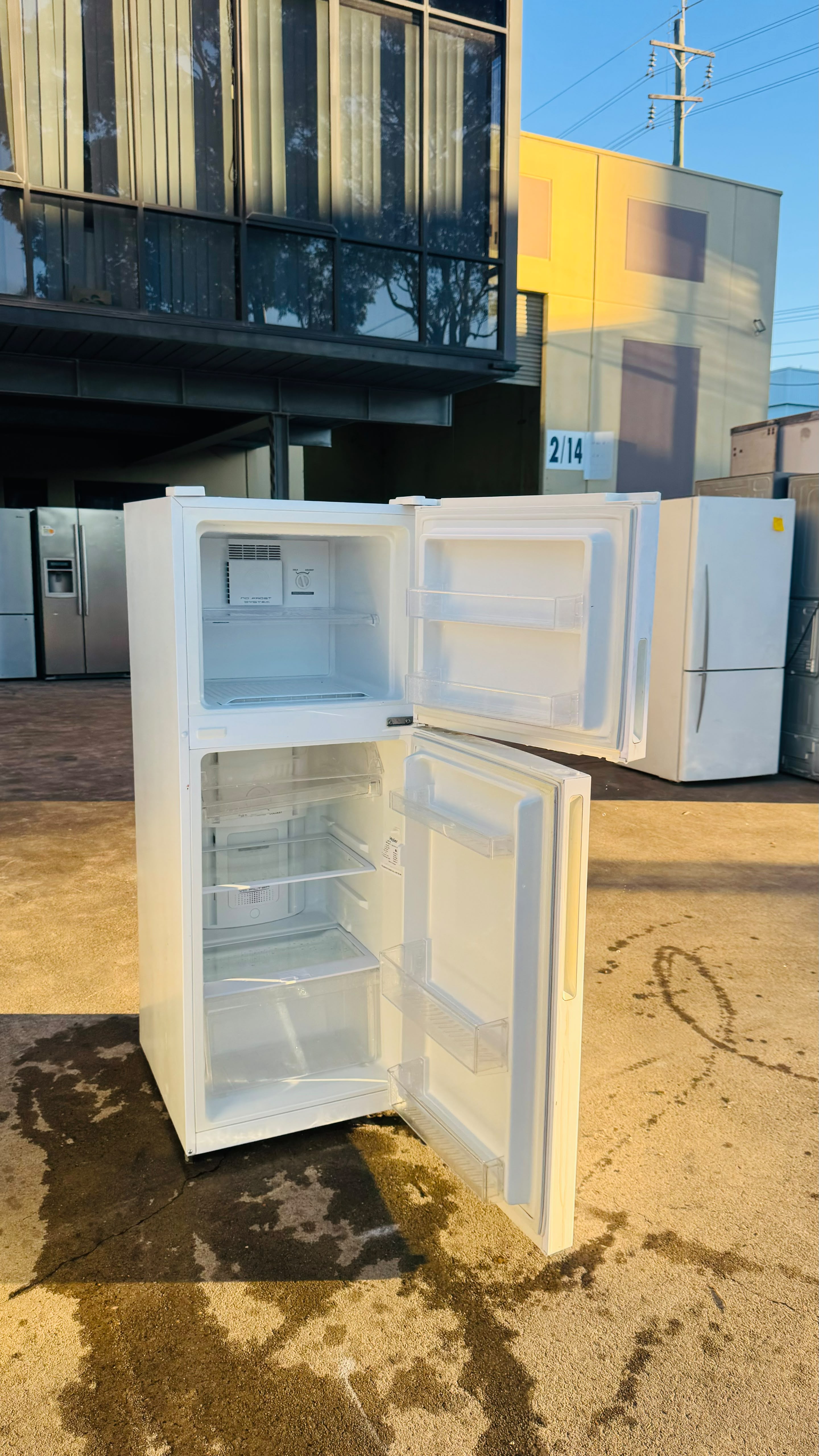 HAIER 224 LITRES FRIDGE FREEZER
