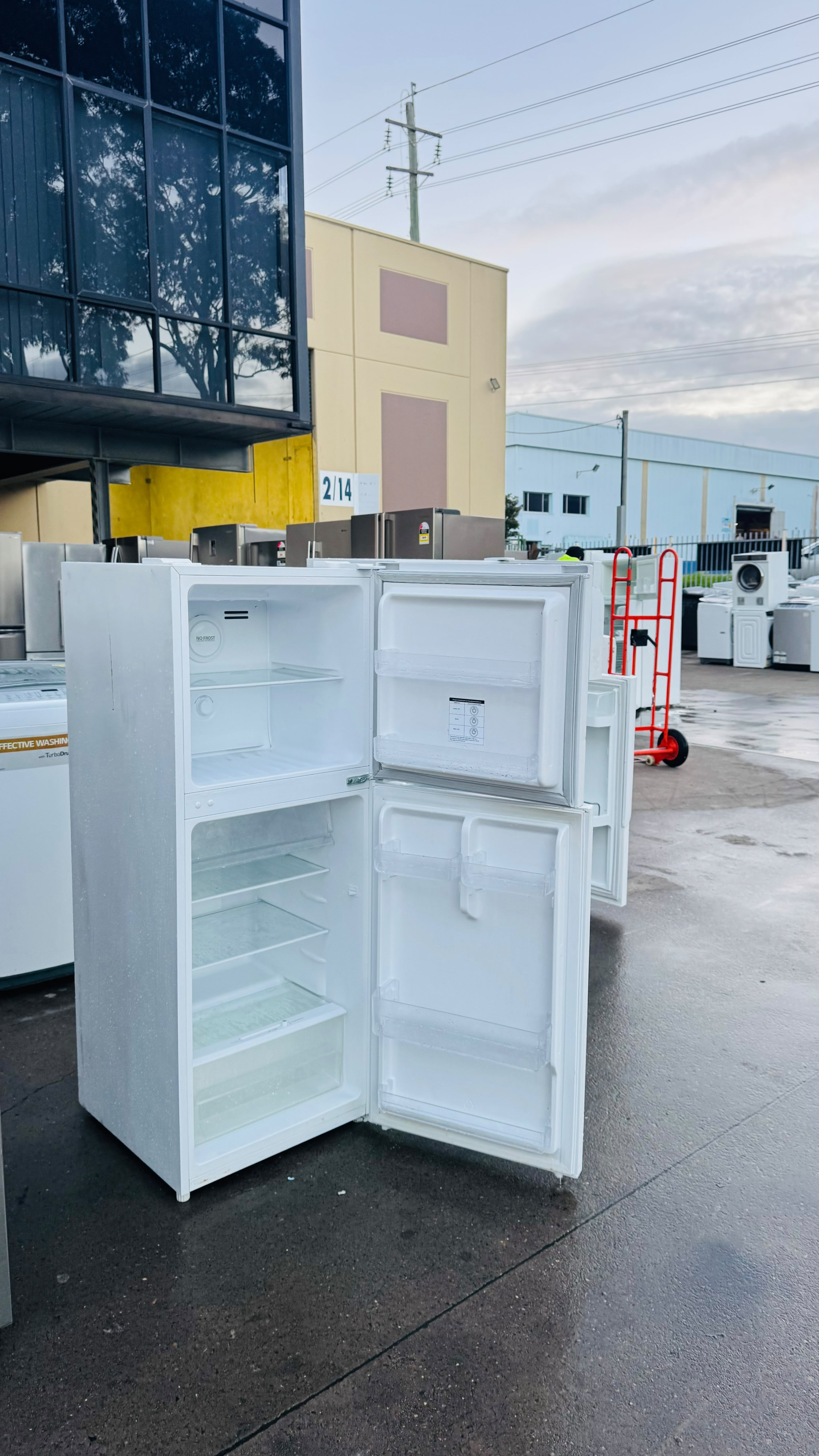 HAIER 220 LITRES FRIDGE FREEZER