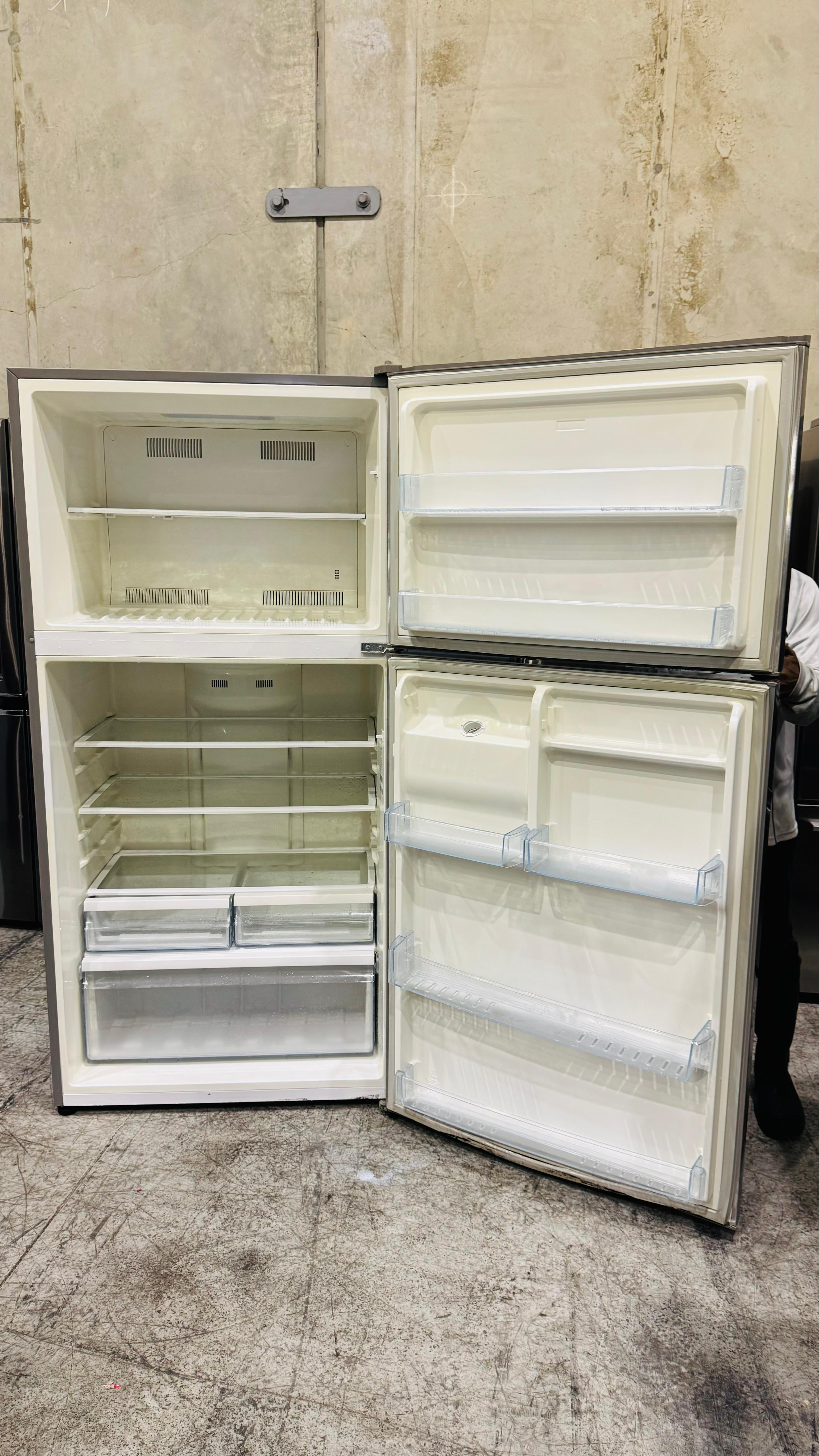 HISENSE 593 LITRES FRIDGE FREEZER
