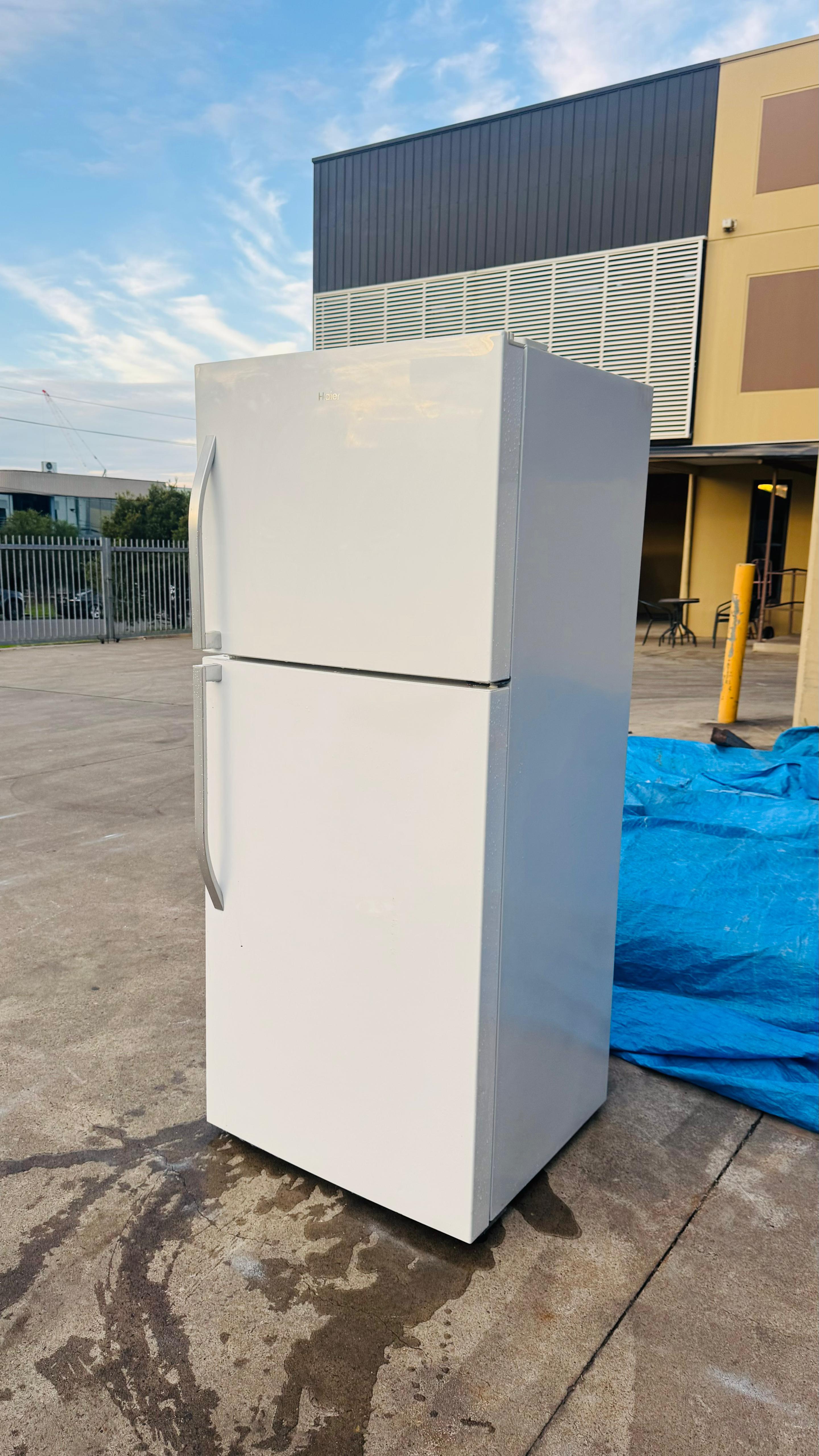 HAIER 422 LITRES FRIDGE FREEZER