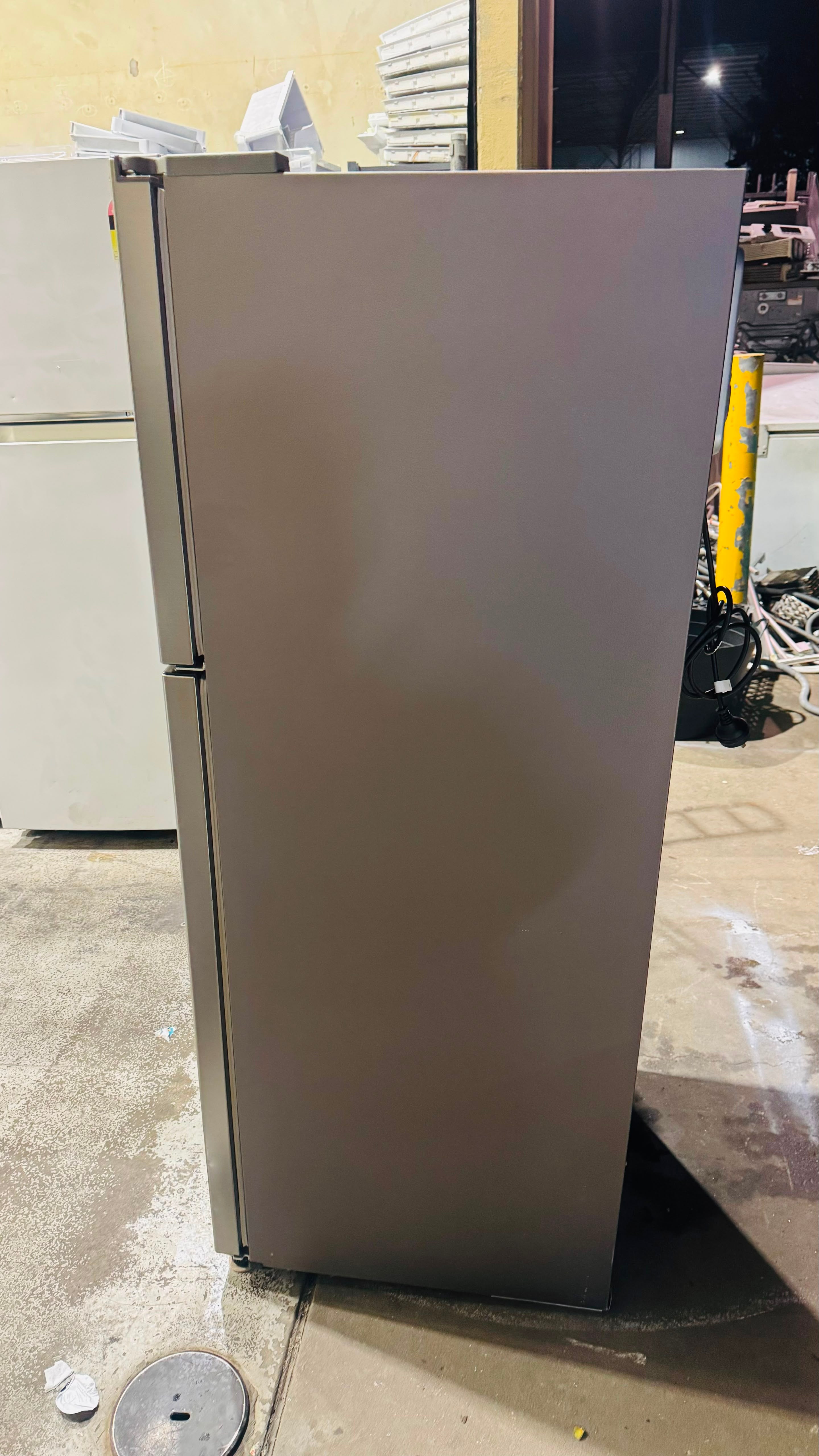 SAMSUNG 318 LITRES FRIDGE FREEZER