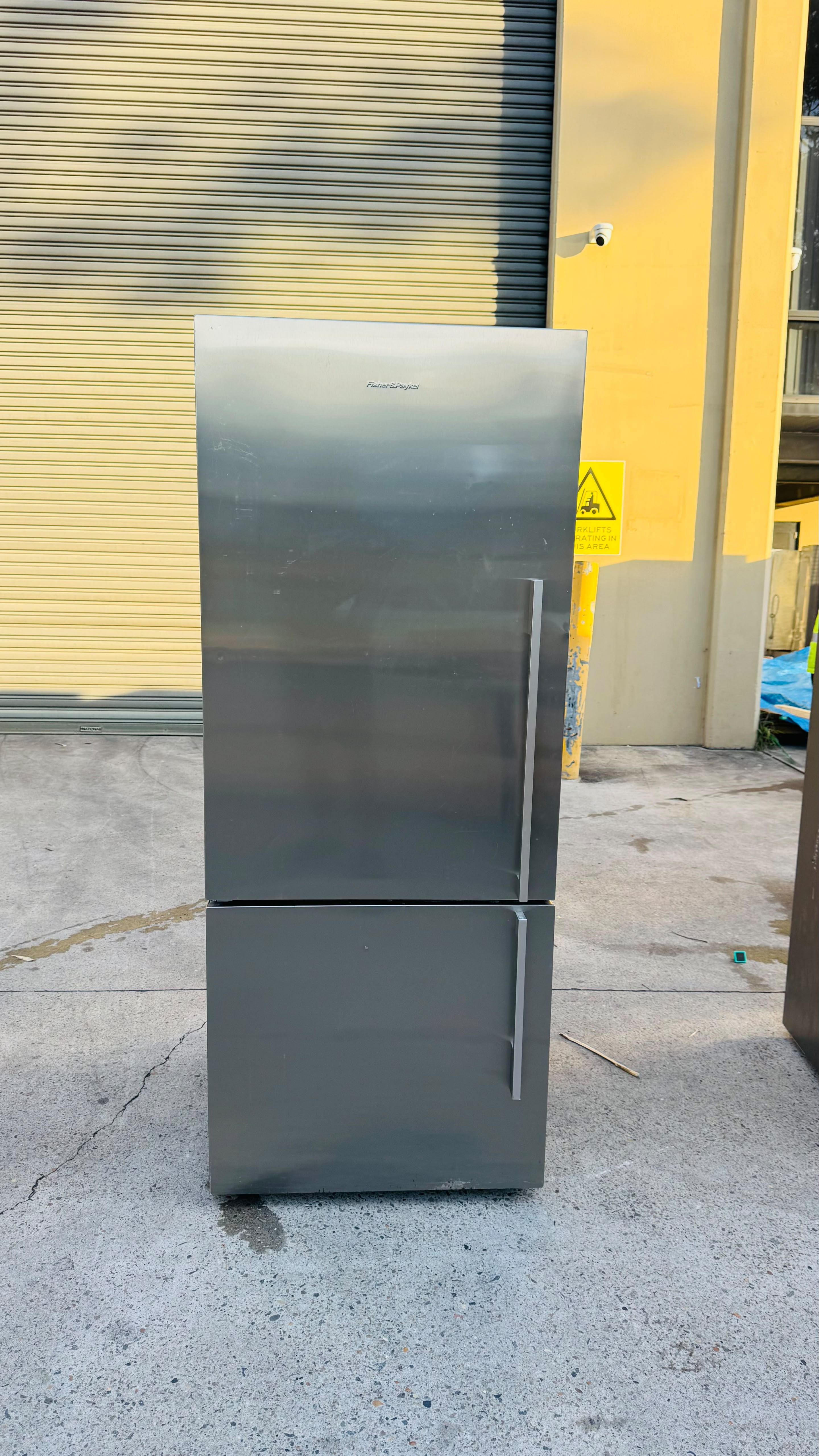 FISHER AND PAYKEL 442 LITRES FRIDGE FREEZER