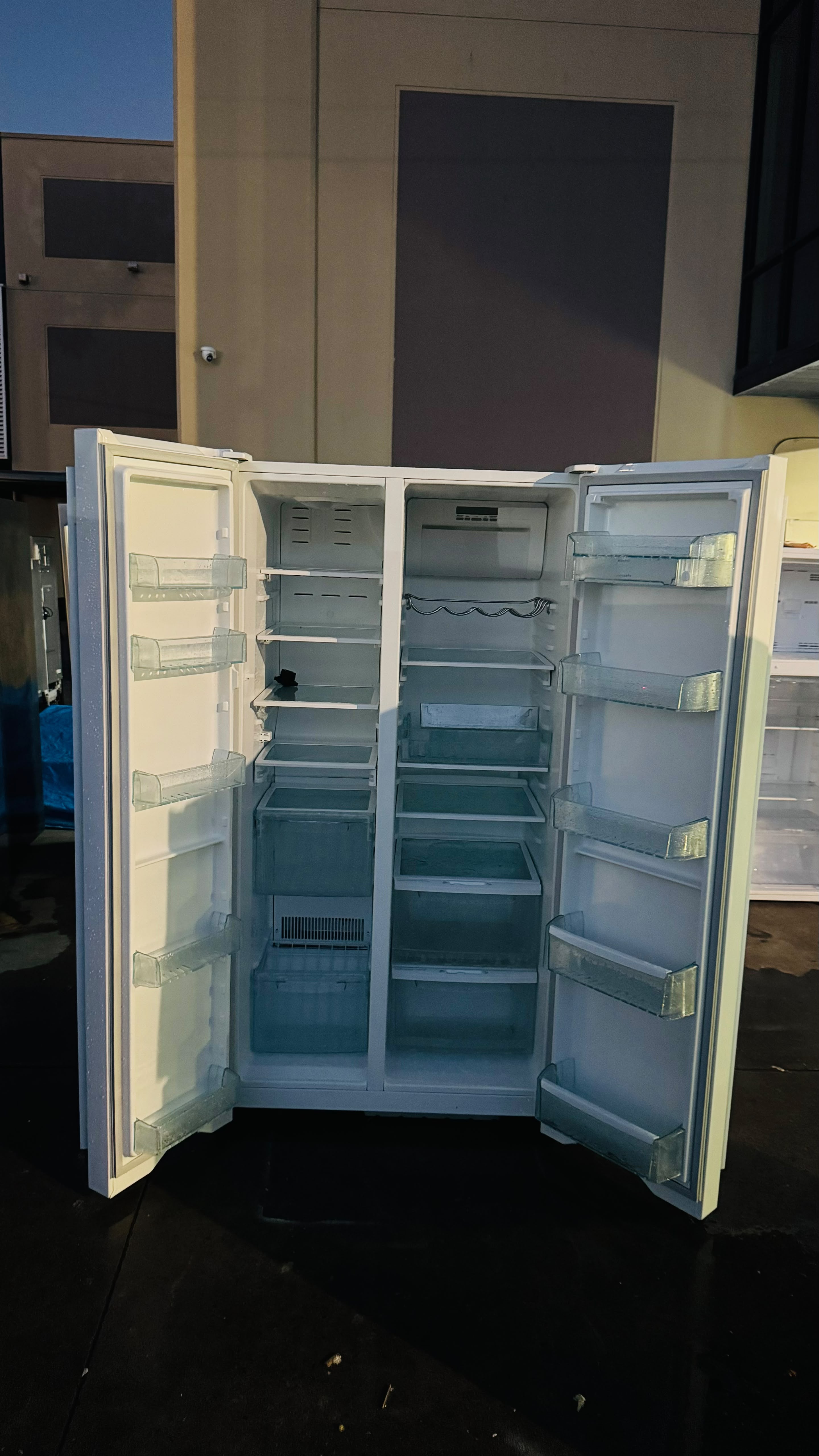 WESTINGHOUSE SIDE BY SIDE 606 LITRES FRIDGE FREEZER