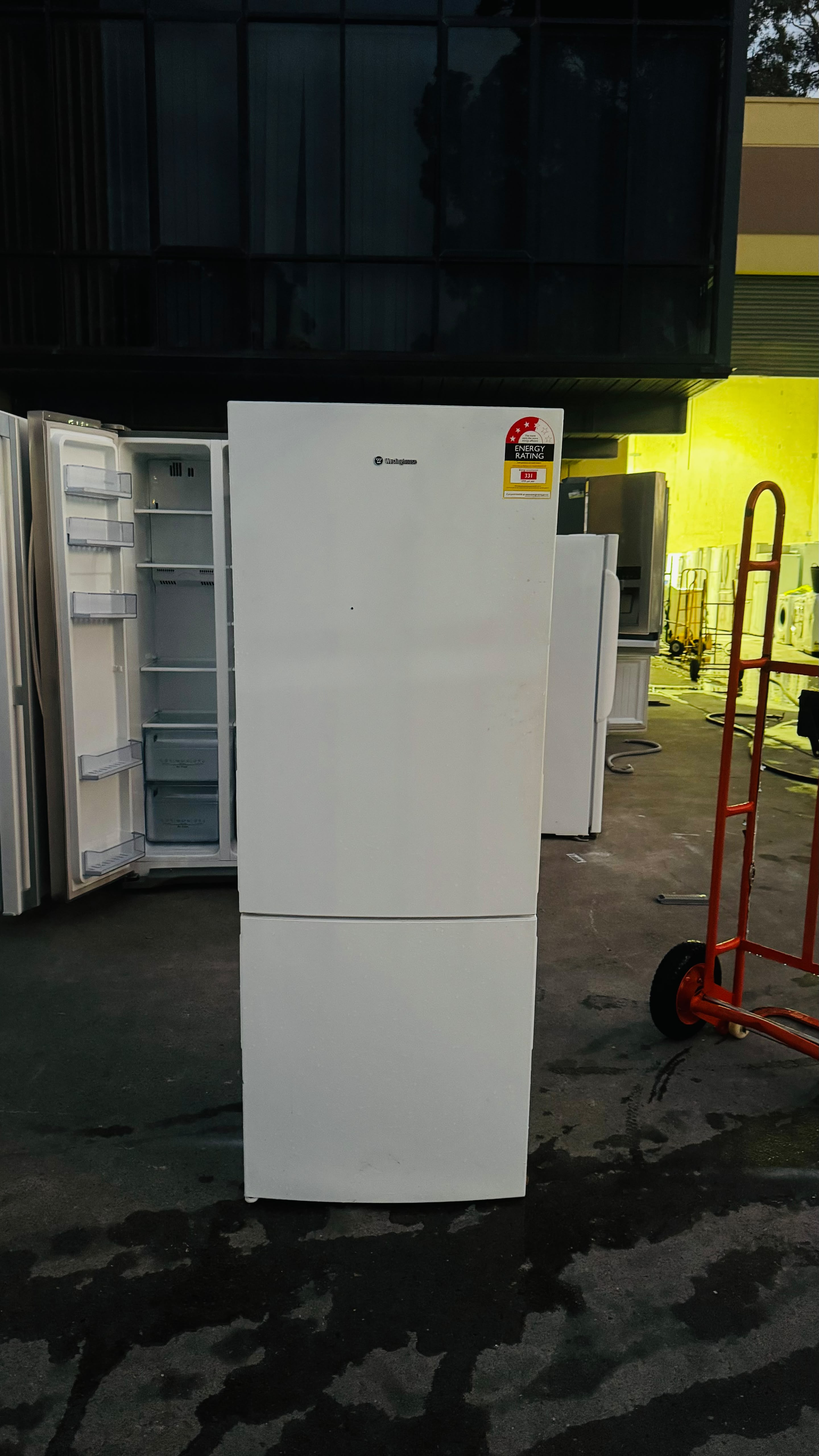 WESTINGHOUSE 340 LITRES FRIDGE FREEZER