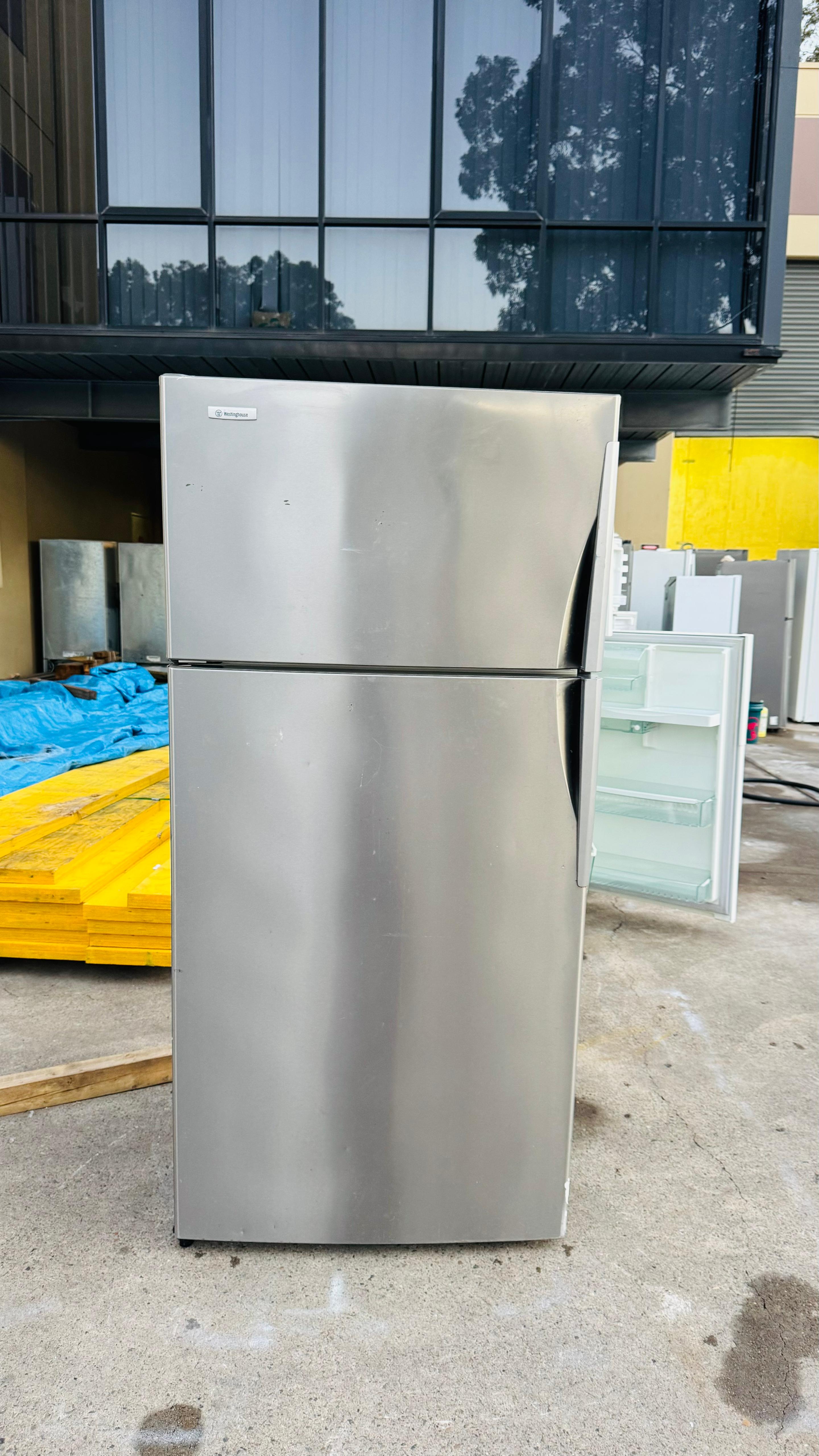 WESTINGHOUSE 520 LITRES FRIDGE FREEZER