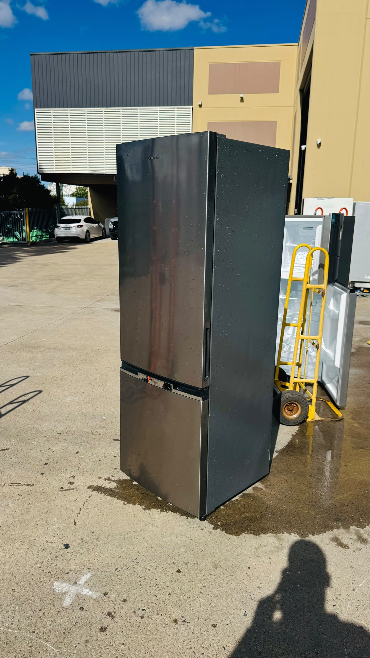 WESTINGHOUSE 370 LITRES FRIDGE FREEZER