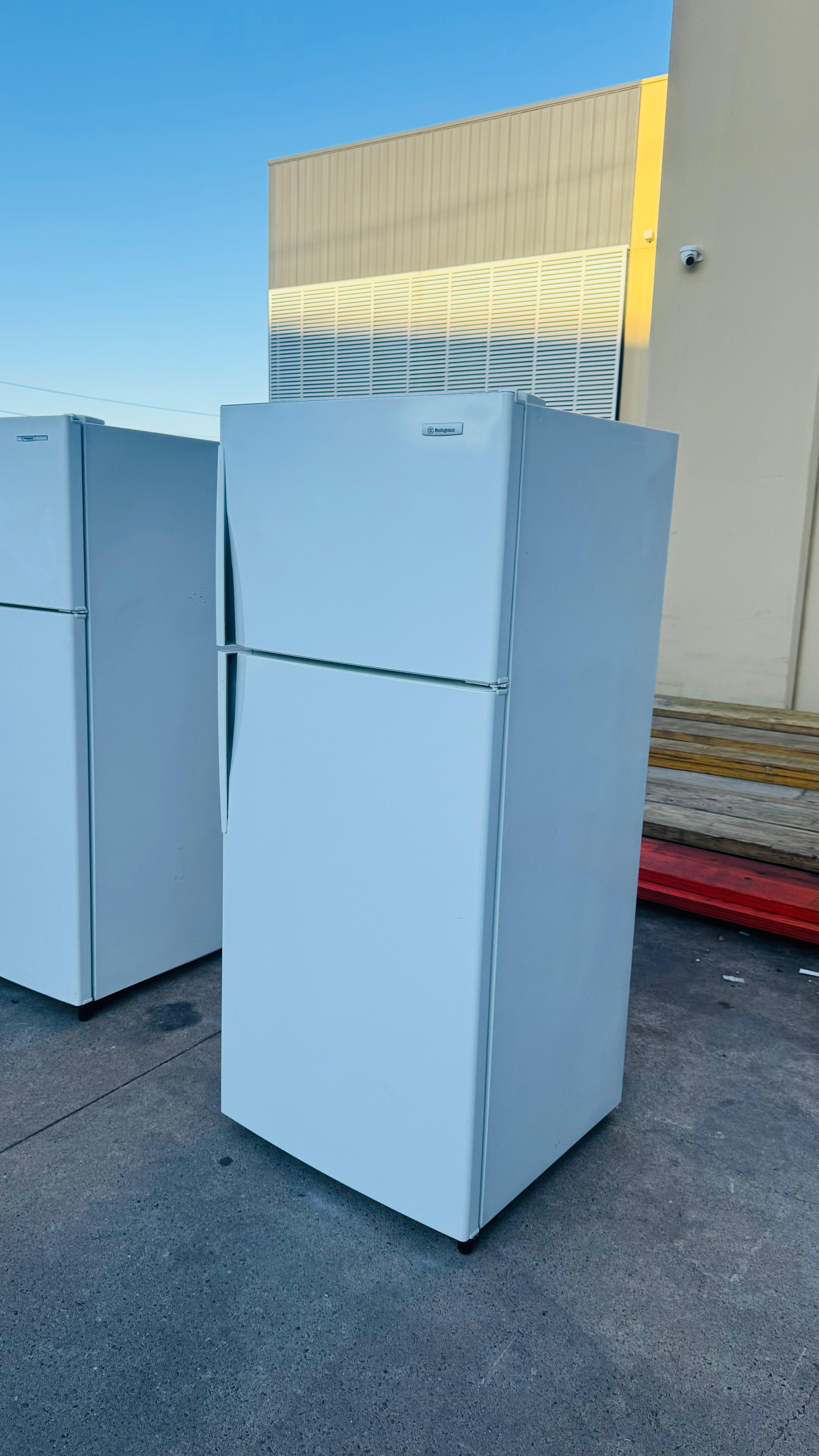 WESTINGHOUSE 420 LITRES FRIDGE FREEZER