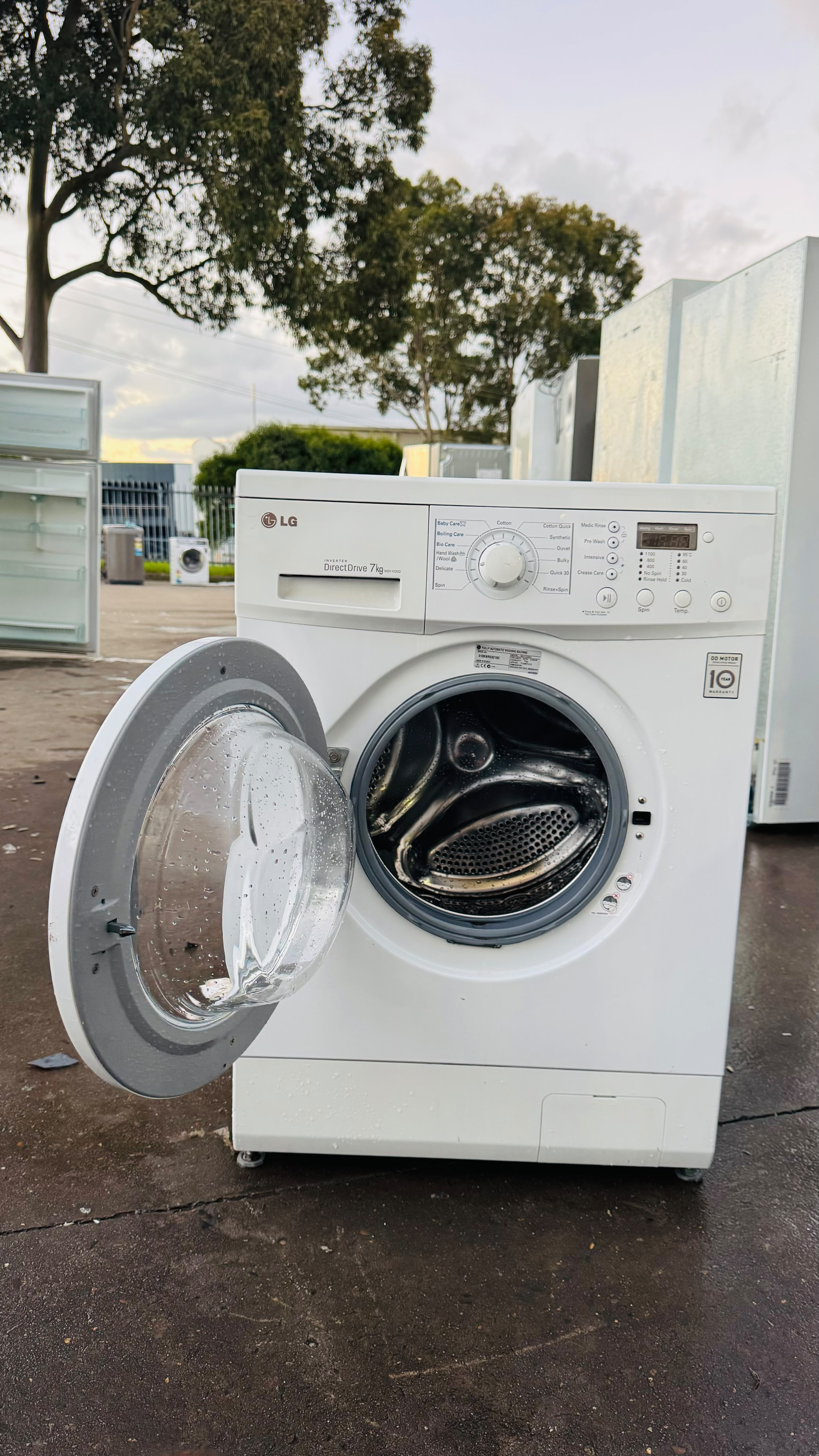 LG 7KGS FRONT LOADER WASHING MACHINE