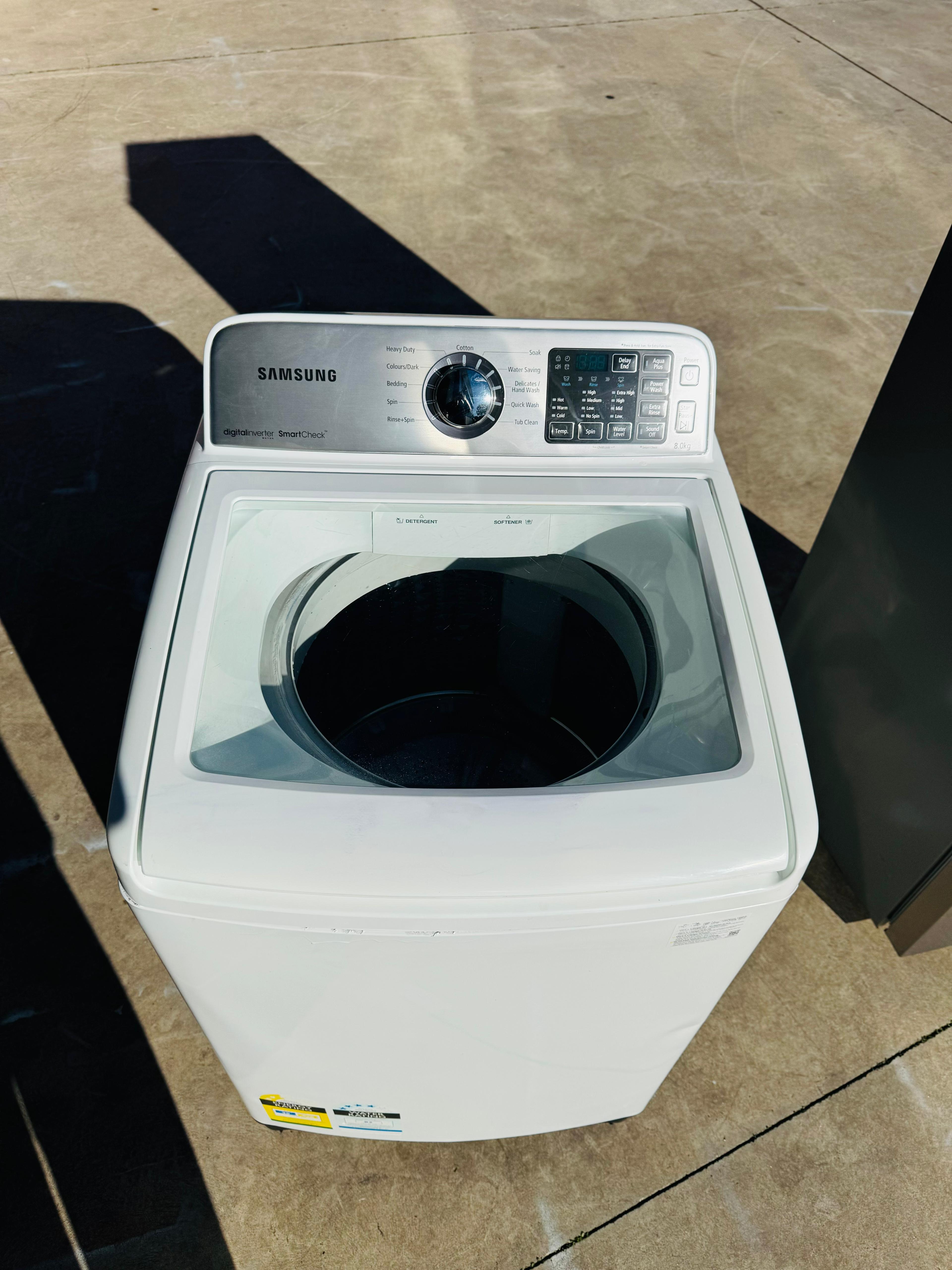 **HISENSE 272 LITRES FRIDGE FREEZER & SAMSUNG 8KGS TOP LOADER WASHING MACHINE COMBO PACKAGE DEAL**