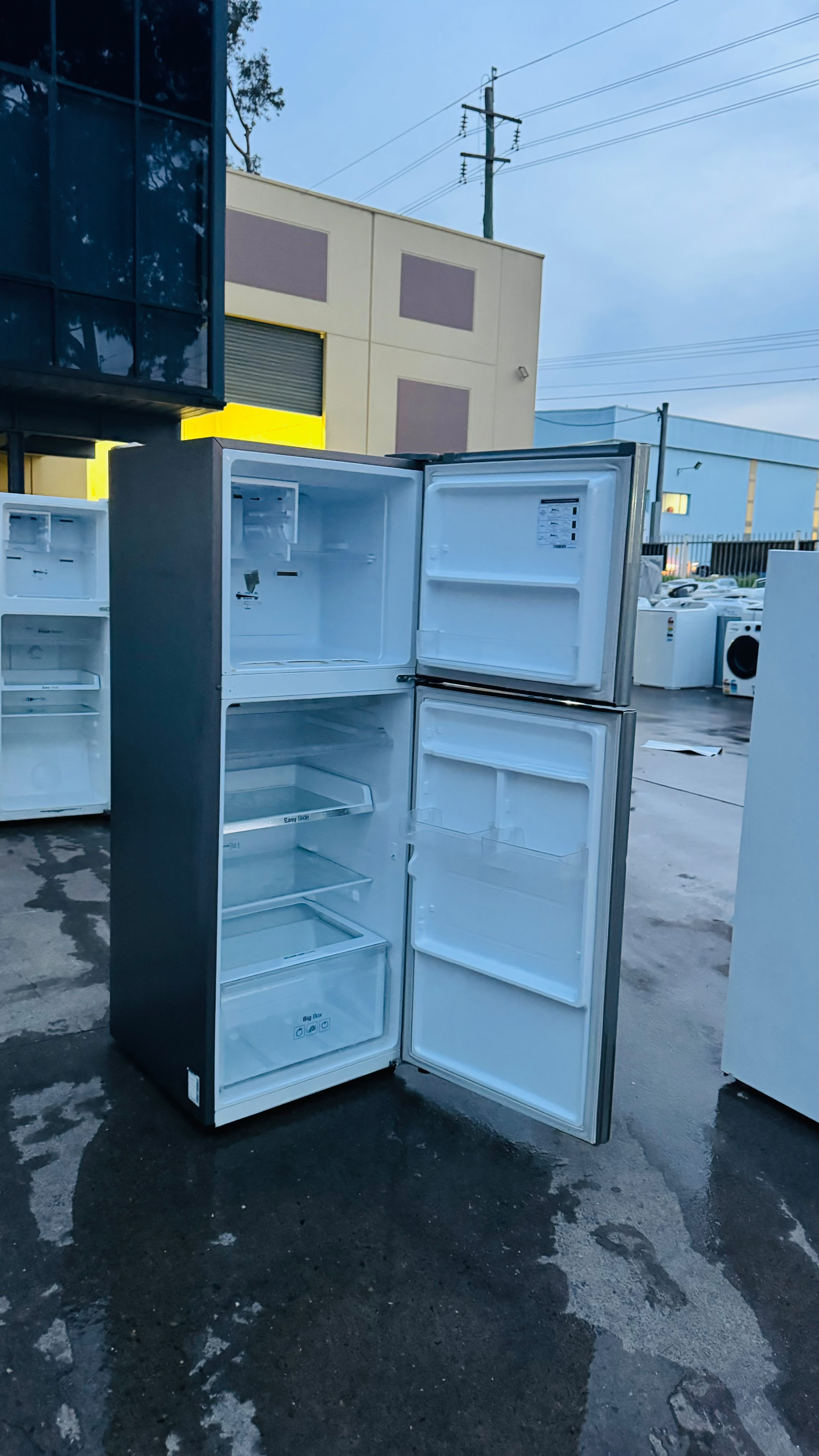 SAMSUNG 320 LITRES FRIDGE FREEZER