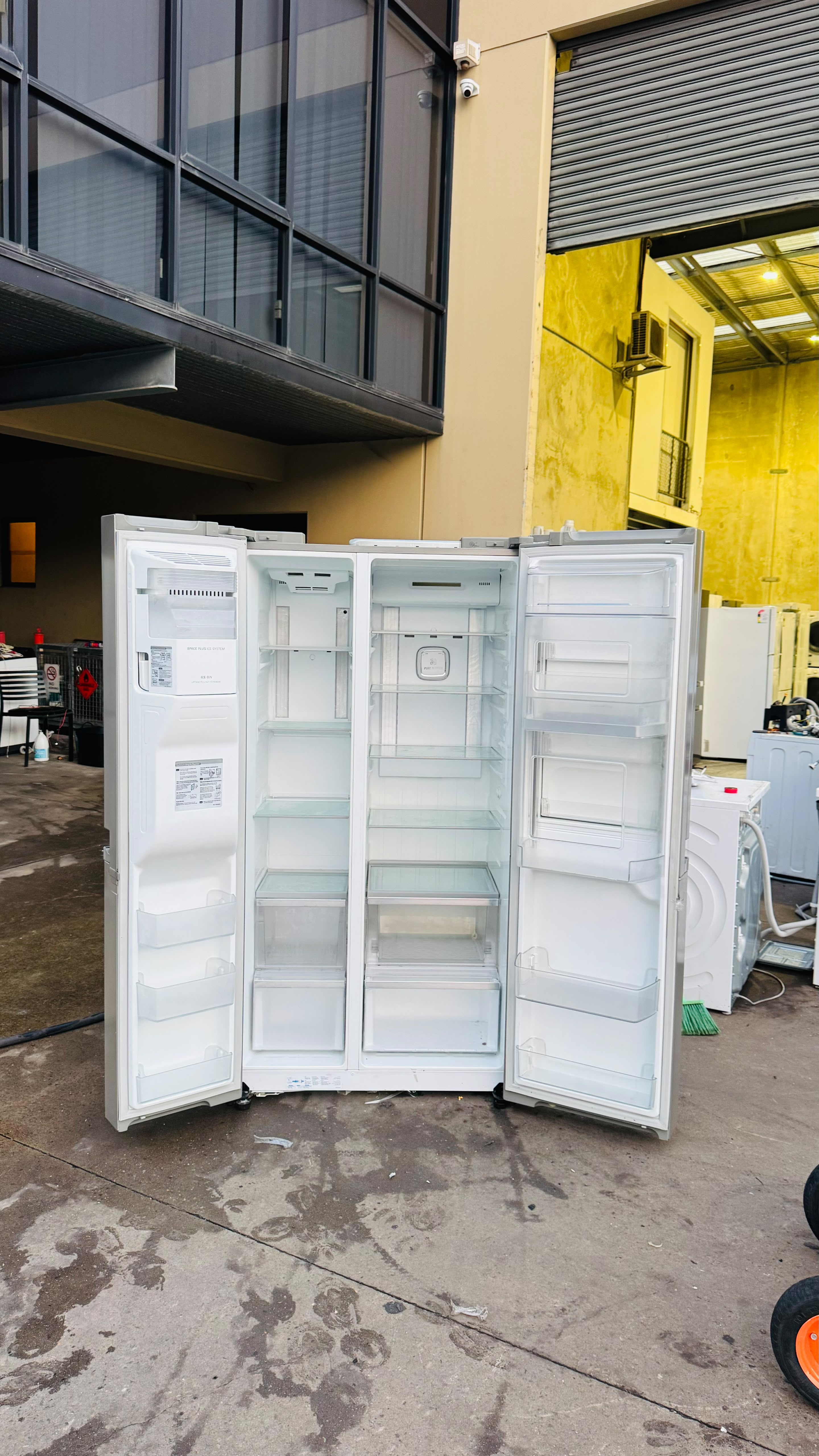 LG SIDE BY SIDE 661 LITRES FRIDGE FREEZER