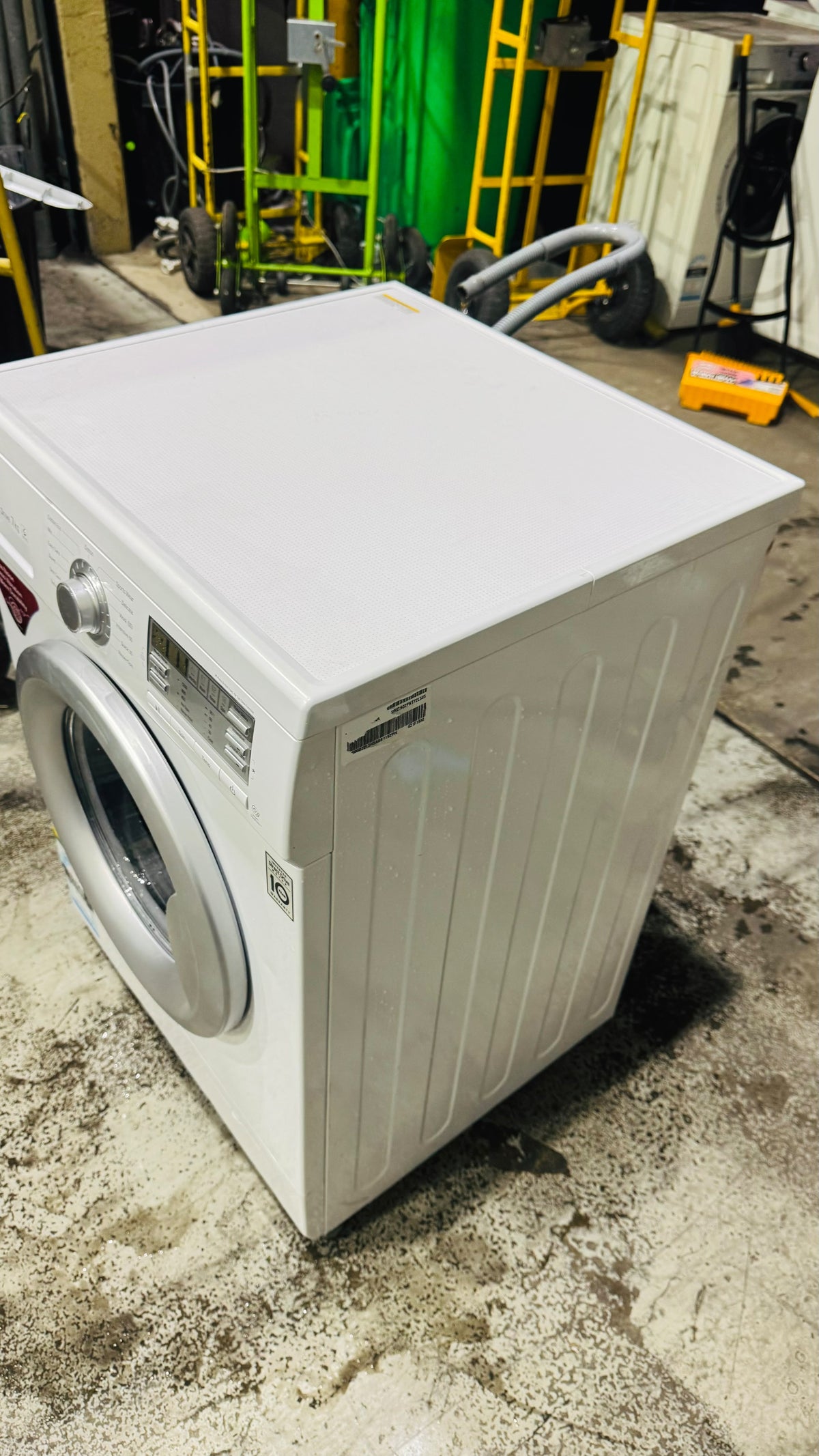 LG 7KGS FRONT LOADER WASHING MACHINE