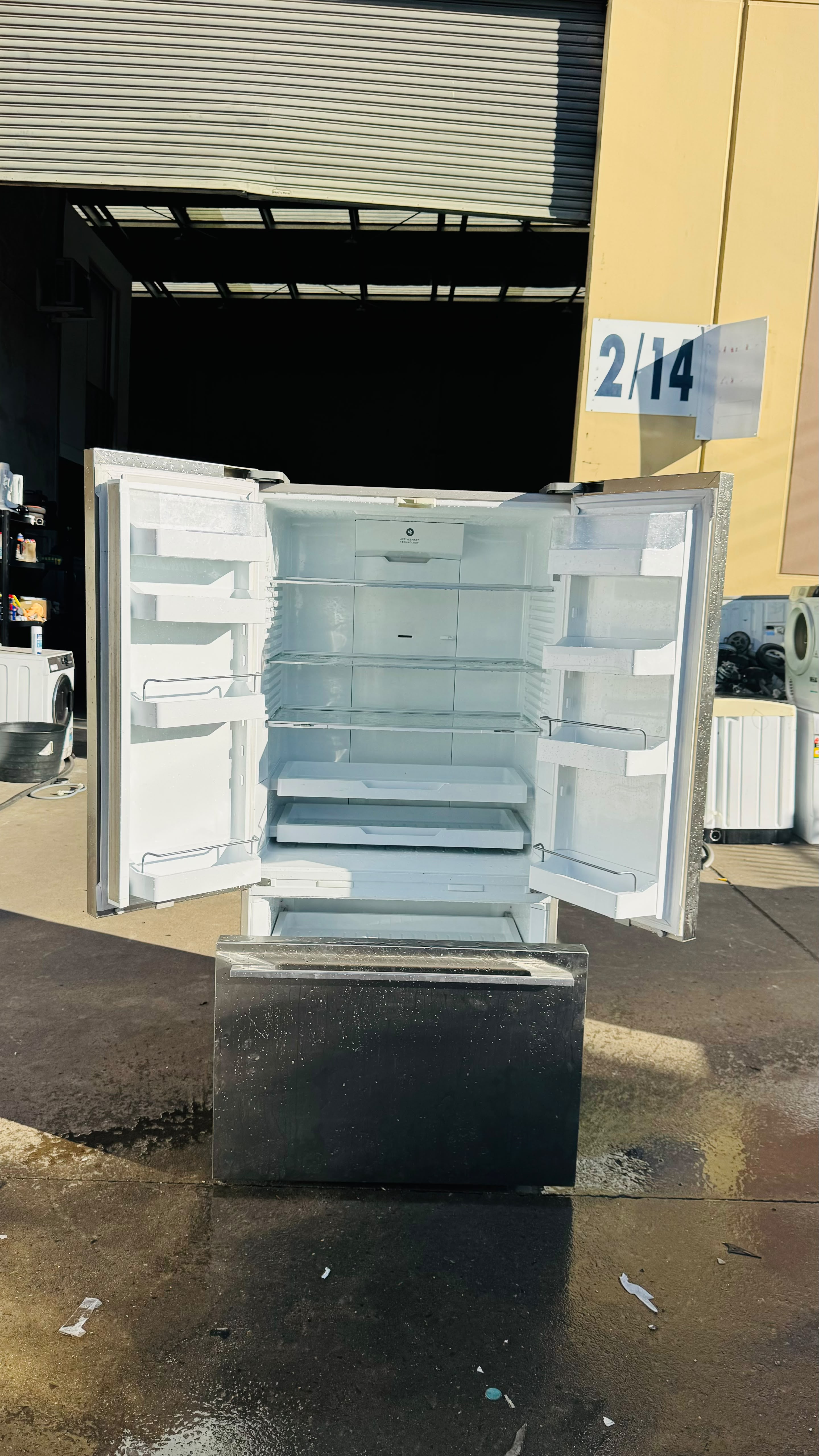 FISHER AND PAYKEL 610 LITRES FRENCH DOOR FRIDGE FREEZER