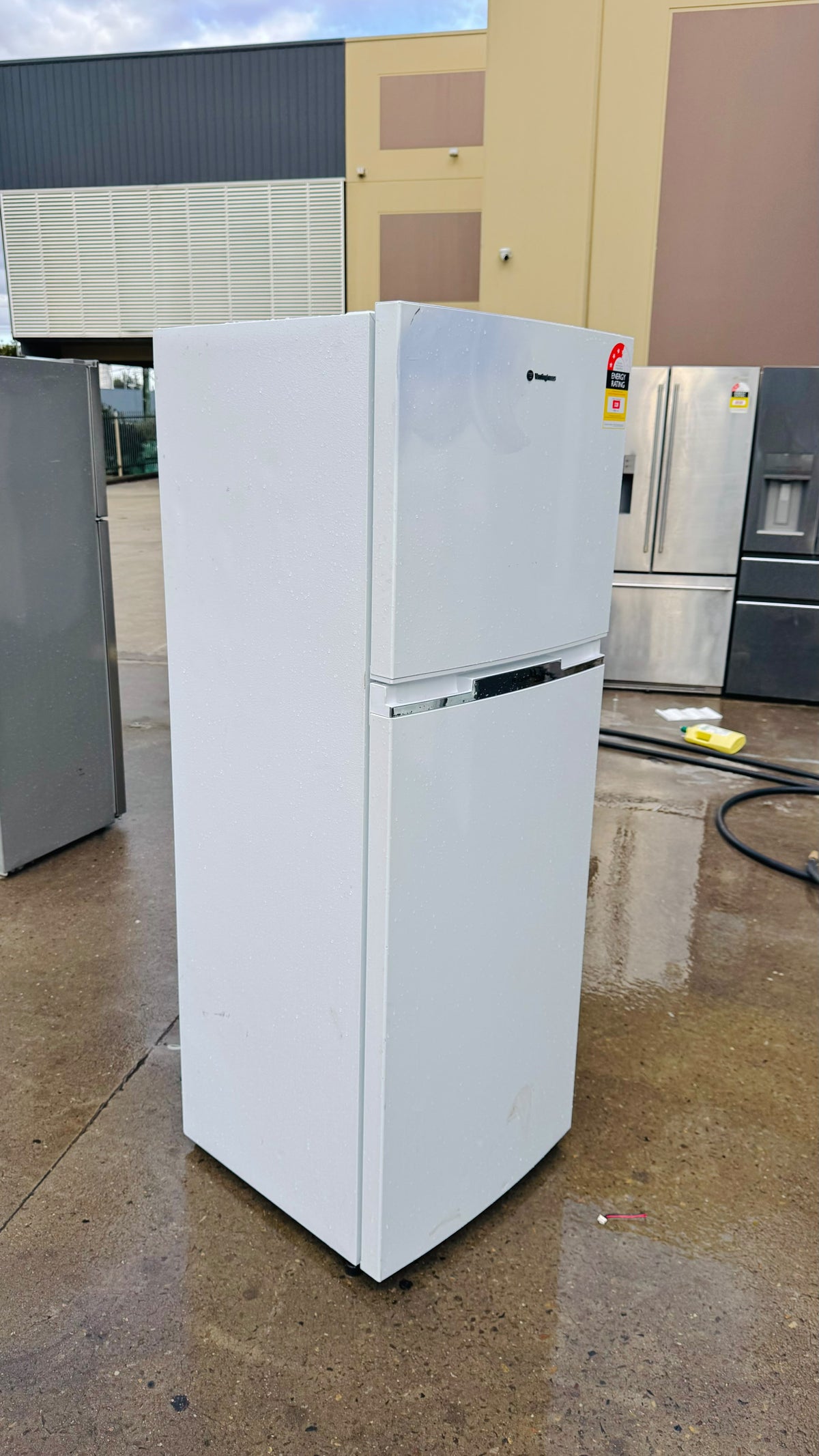 WESTINGHOUSE 339 LITRES FRIDGE FREEZER