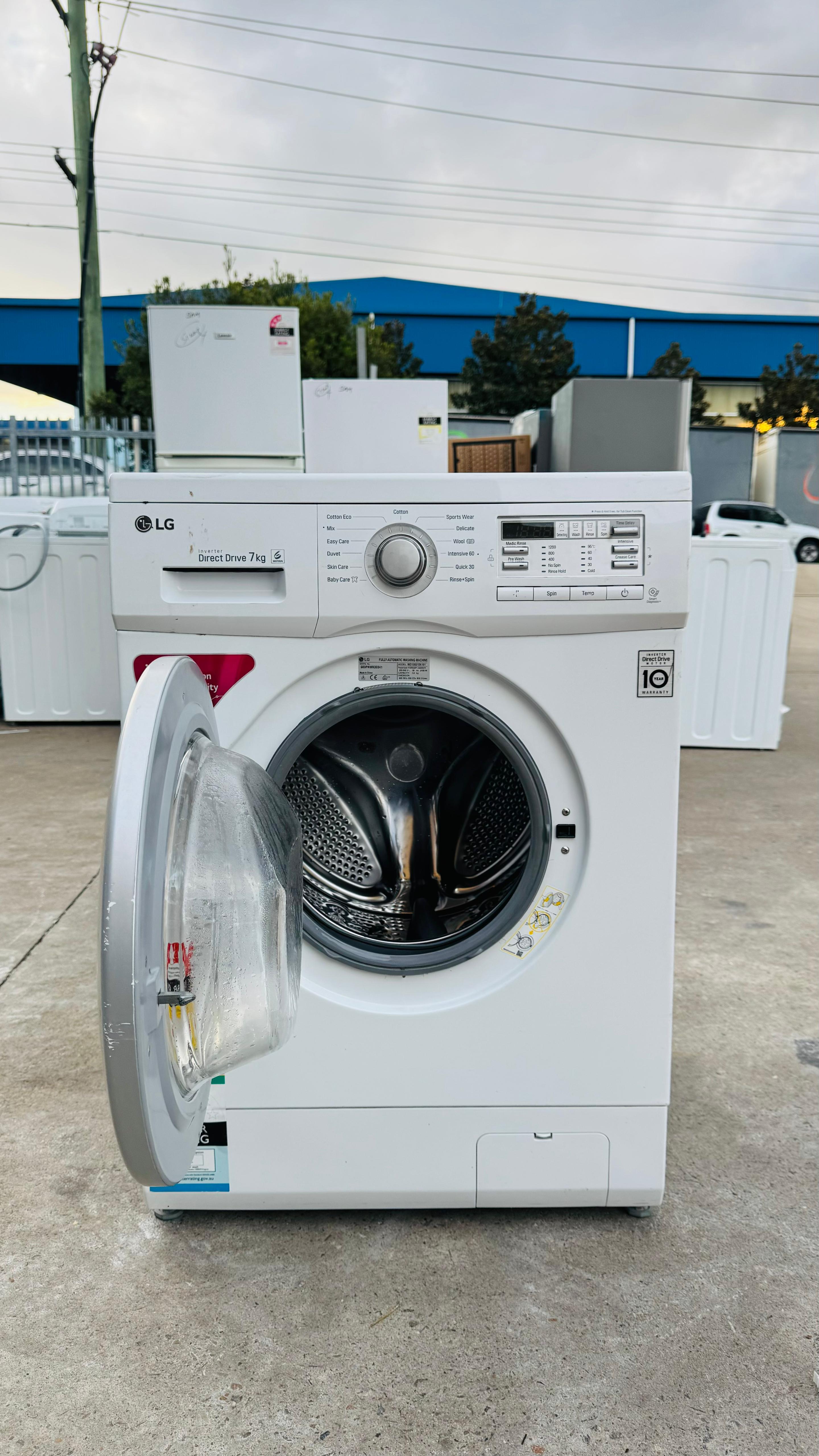 LG 7KGS FRONT LOADER WASHING MACHINE