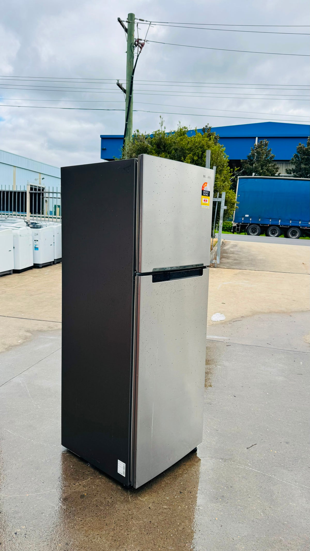 SAMSUNG 341 LITRES FRIDGE FREEZER