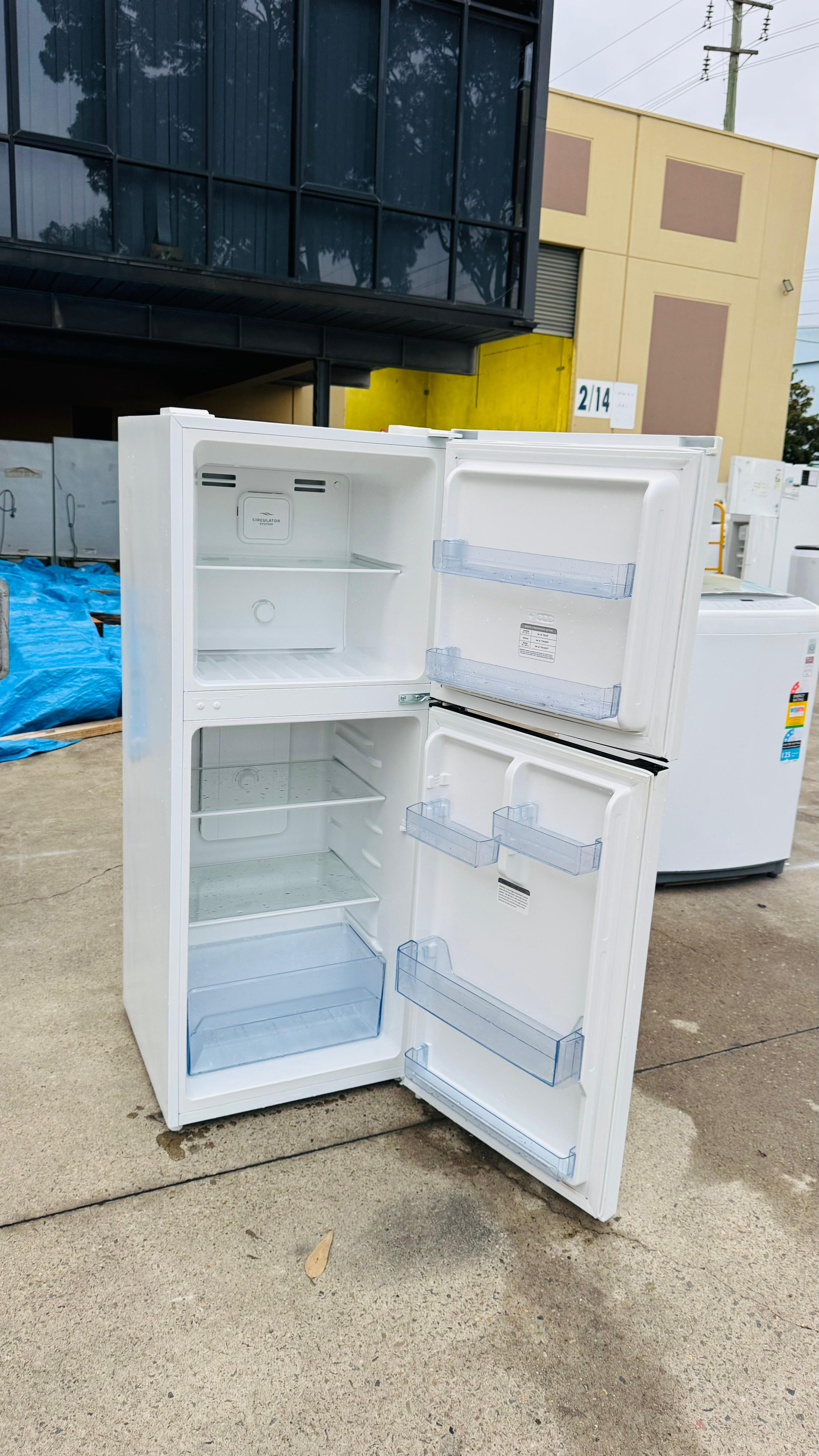 TCL 221 LITRES FRIDGE FREEZER