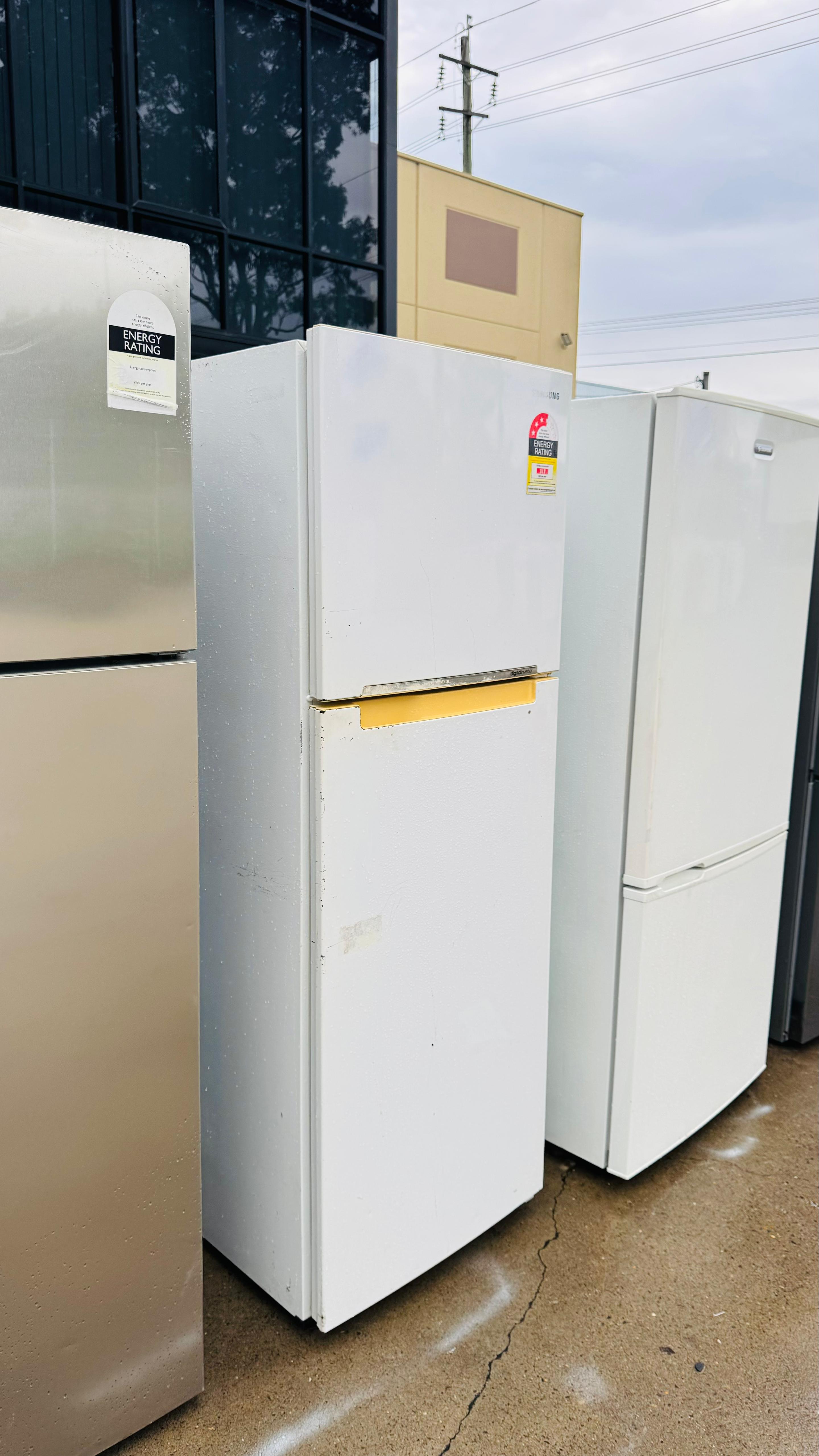 SAMSUNG 341 LITRES FRIDGE FREEZER