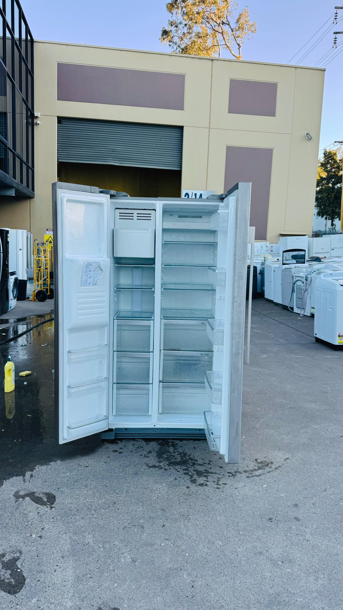 FISHER AND PAYKEL 611 LITRES FRIDGE FREEZER