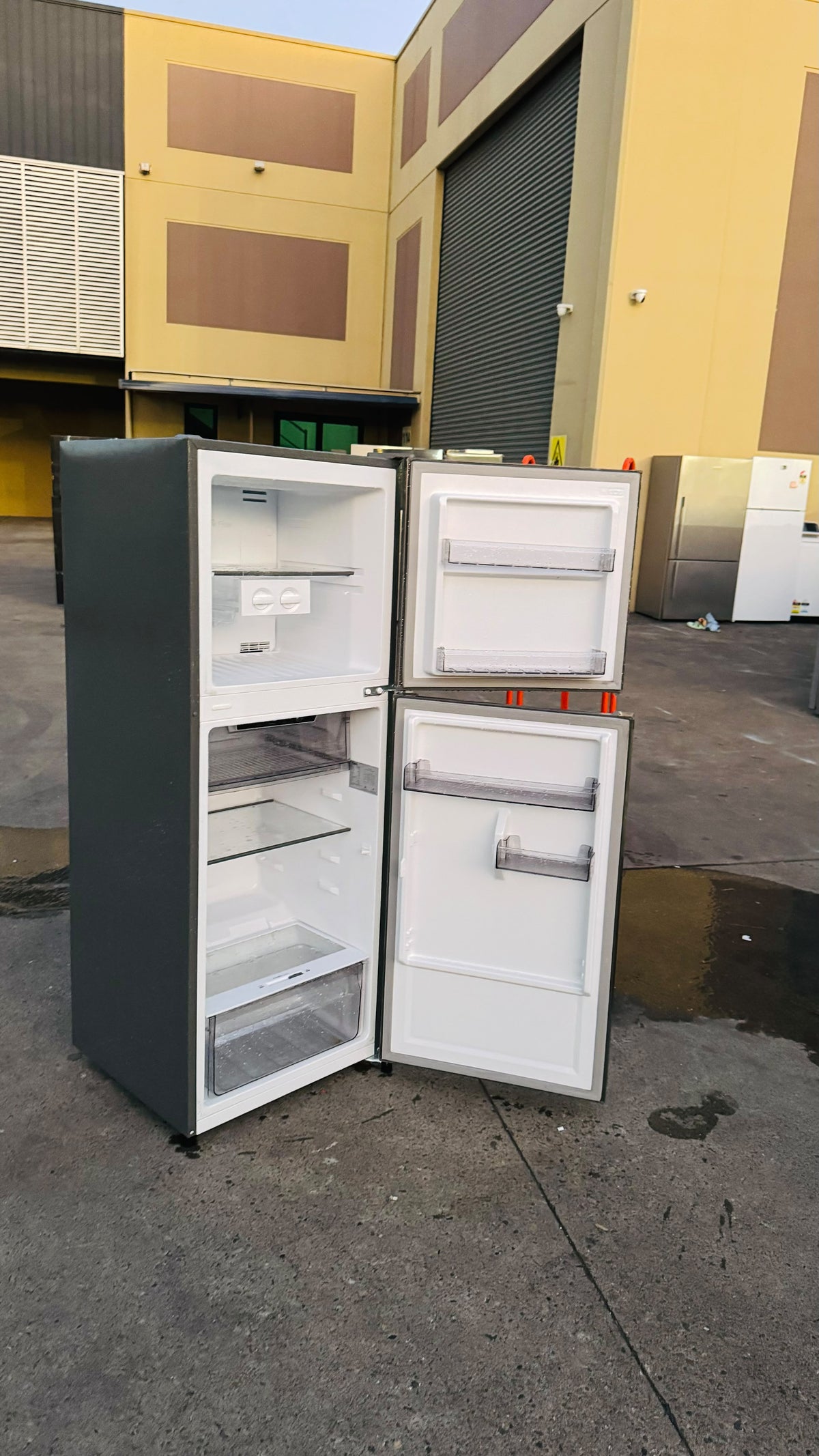 CHIQ 202 LITRES FRIDGE FREEZER