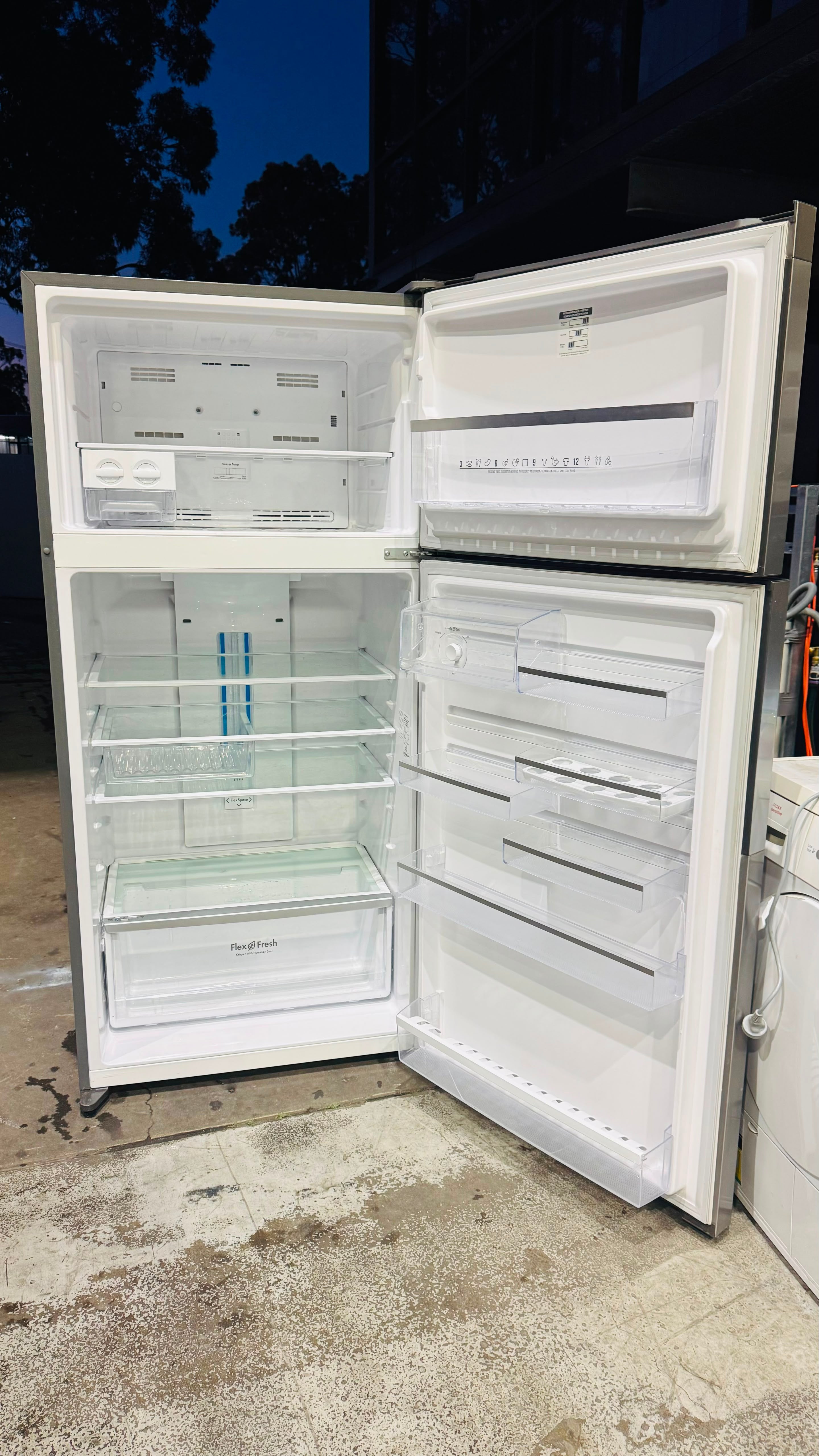 WESTINGHOUSE 537 LITRES FRIDGE FREEZER