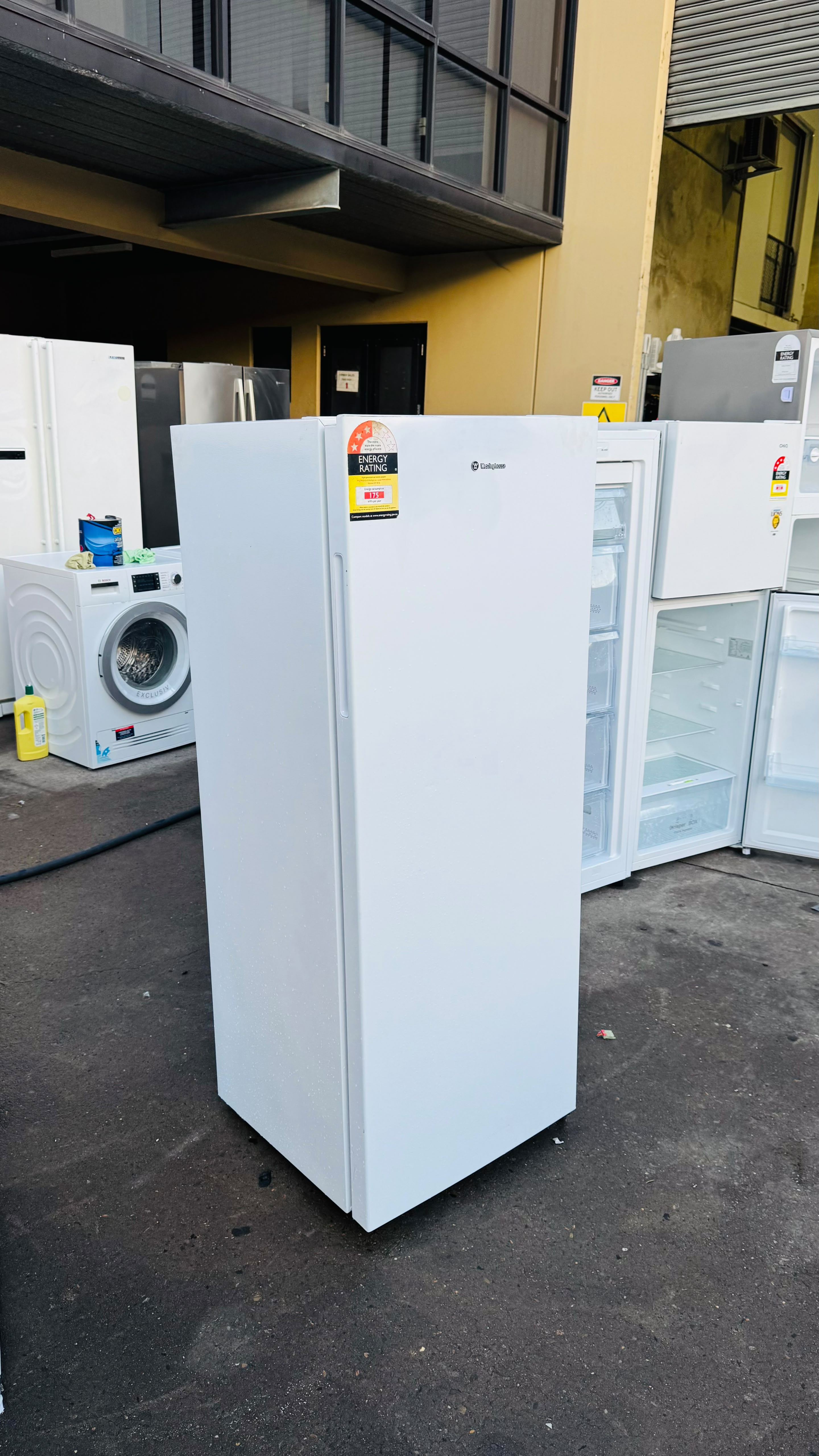 WESTINGHOUSE 242 LITRES FRIDGE FREEZER