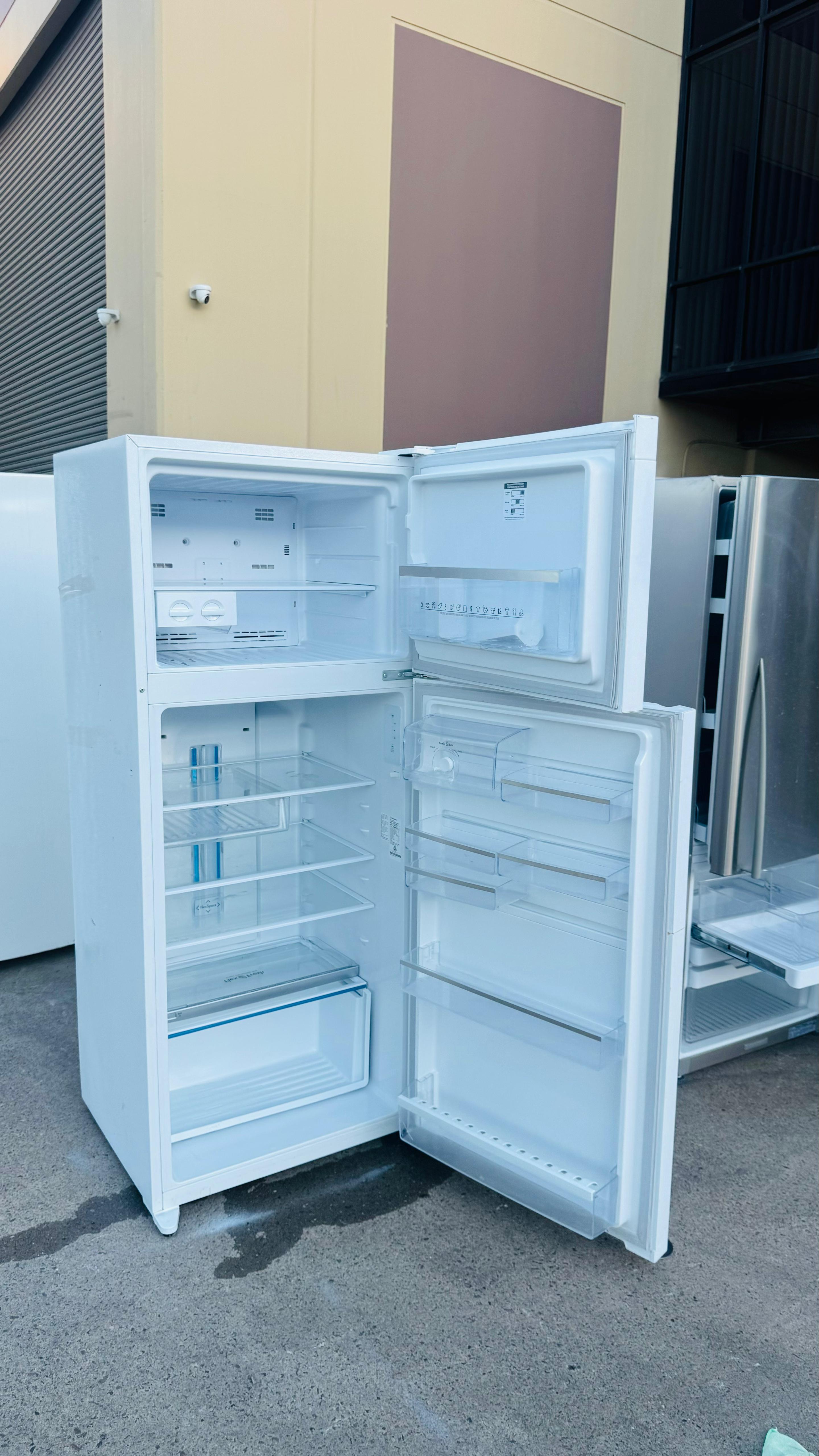 WESTINGHOUSE 462 LITRES FRIDGE FREEZER