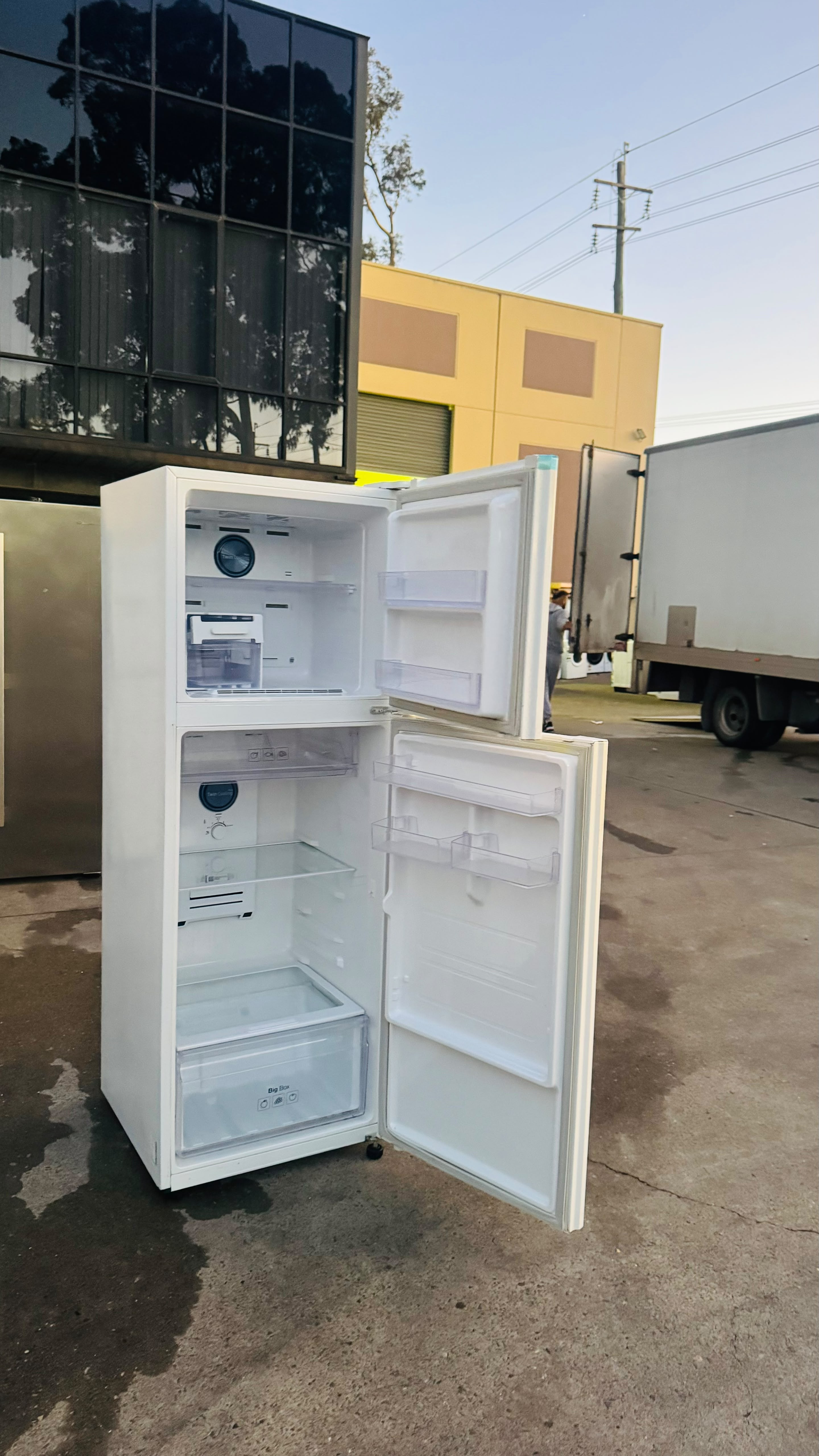 SAMSUNG 343 LITRES FRIDGE FREEZER