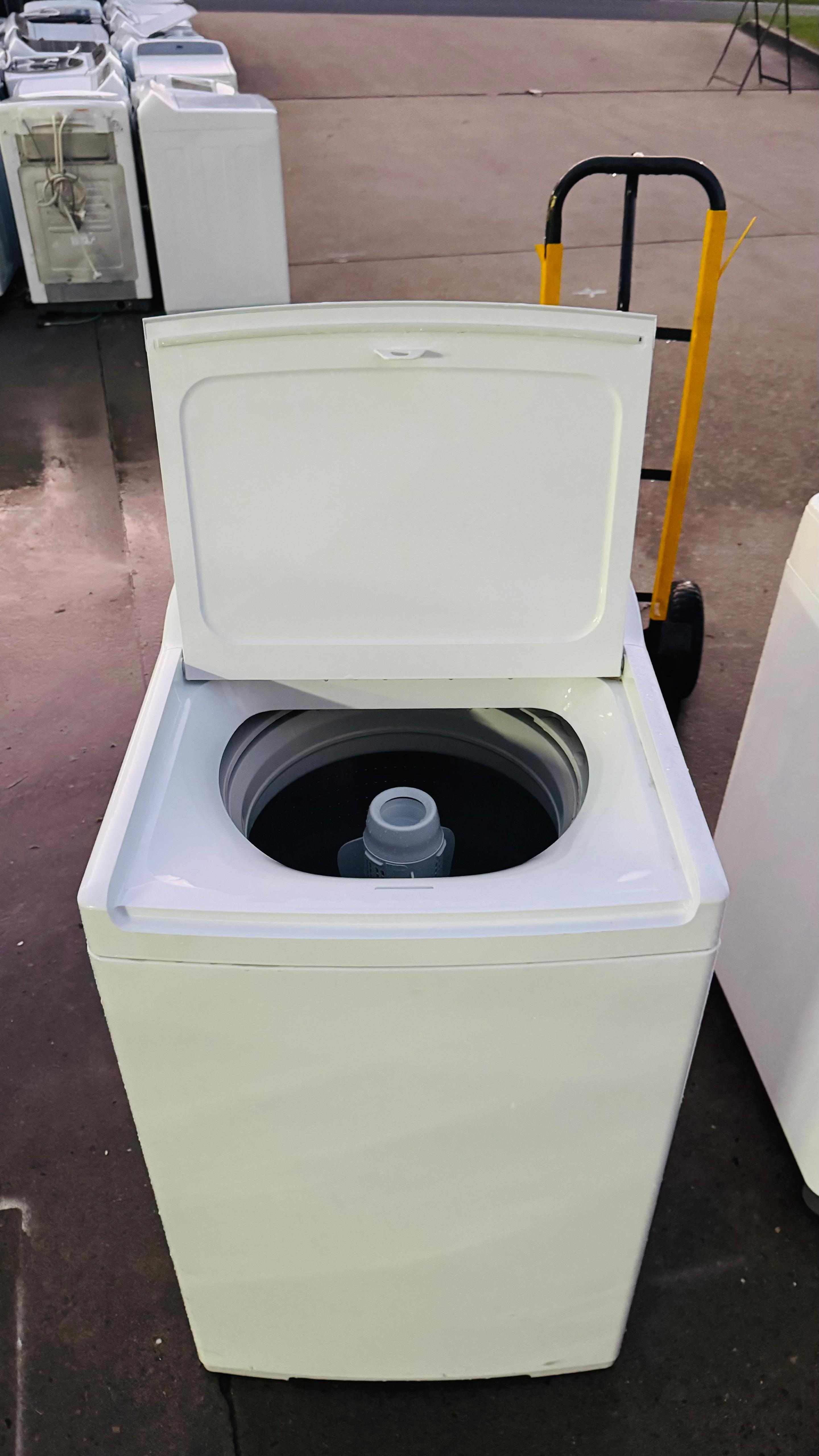 FISHER AND PAYKEL 8KGS TOP LOADER WASHING MACHINE