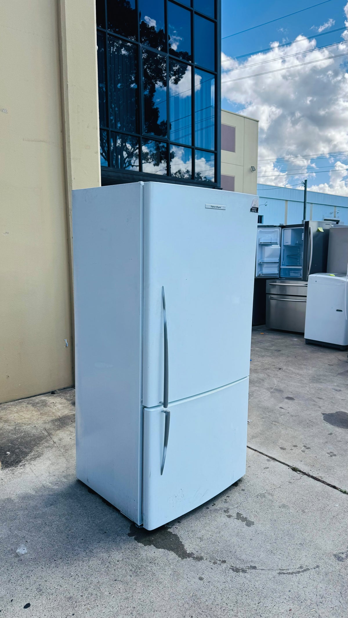FISHER AND PAYKEL 519 LITRES FRIDGE FREEZER