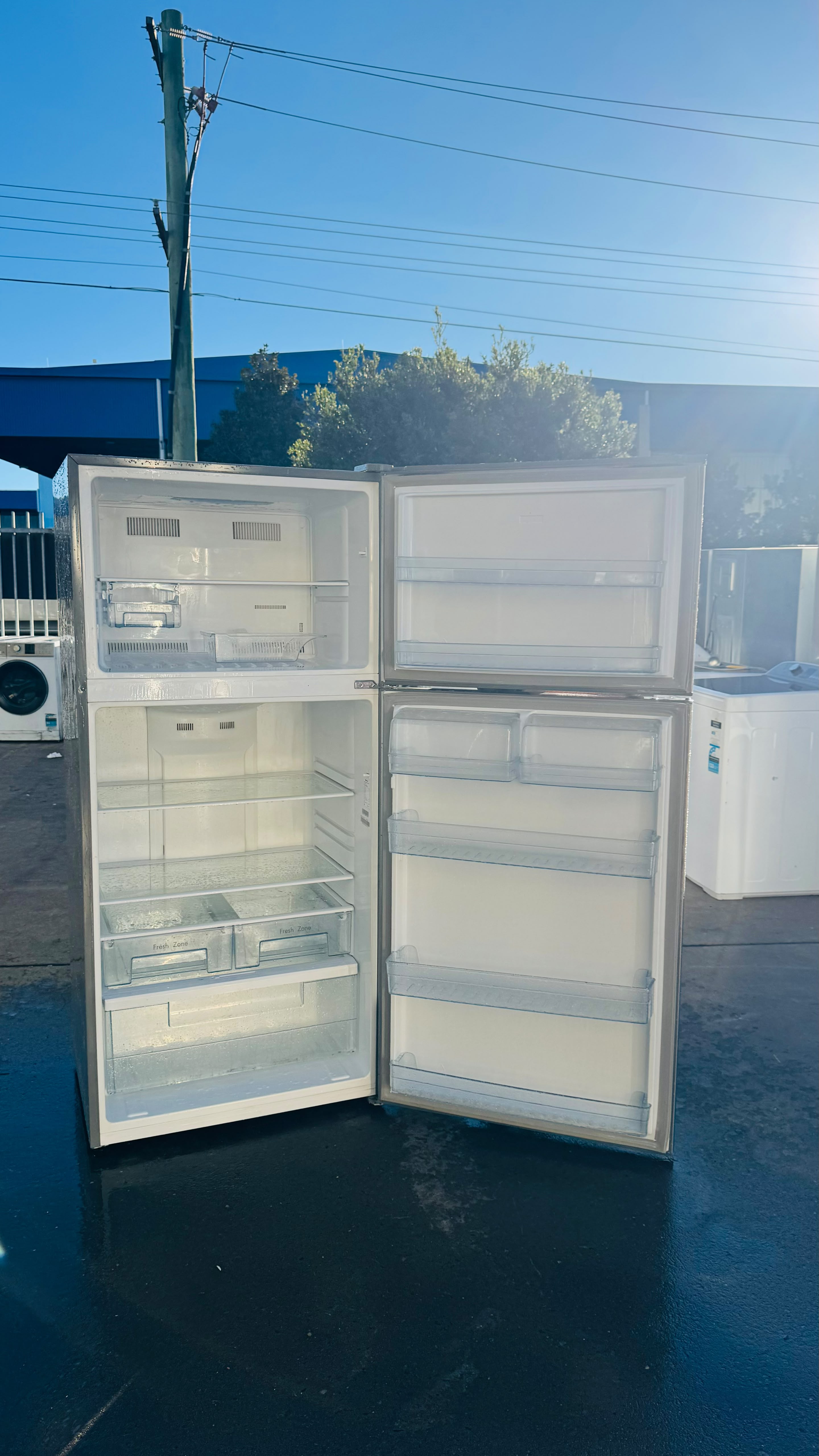 HISENSE 526 LITRES FRIDGE FREEZER
