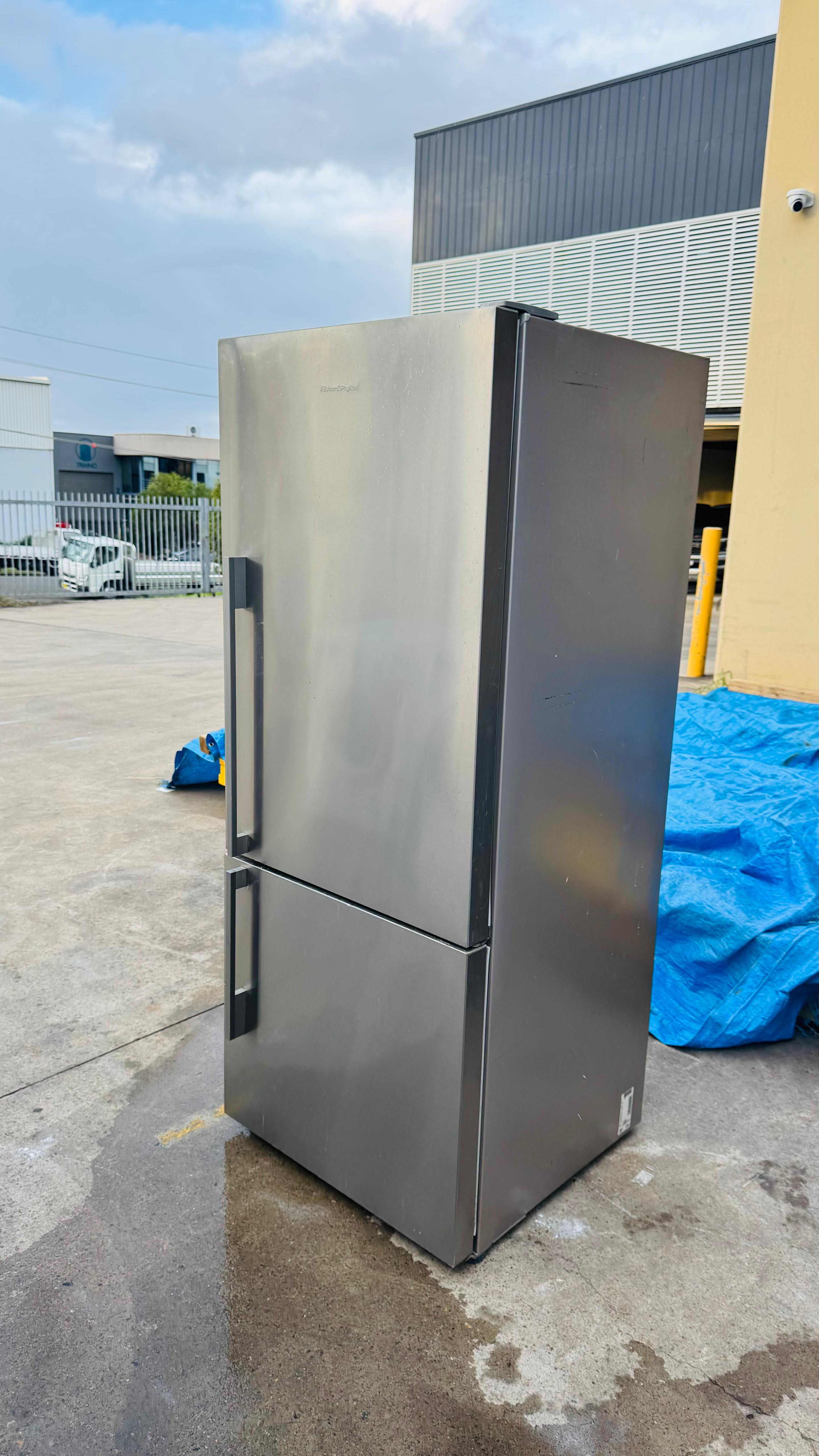 FISHER AND PAYKEL 442 LITRES FRIDGE FREEZER