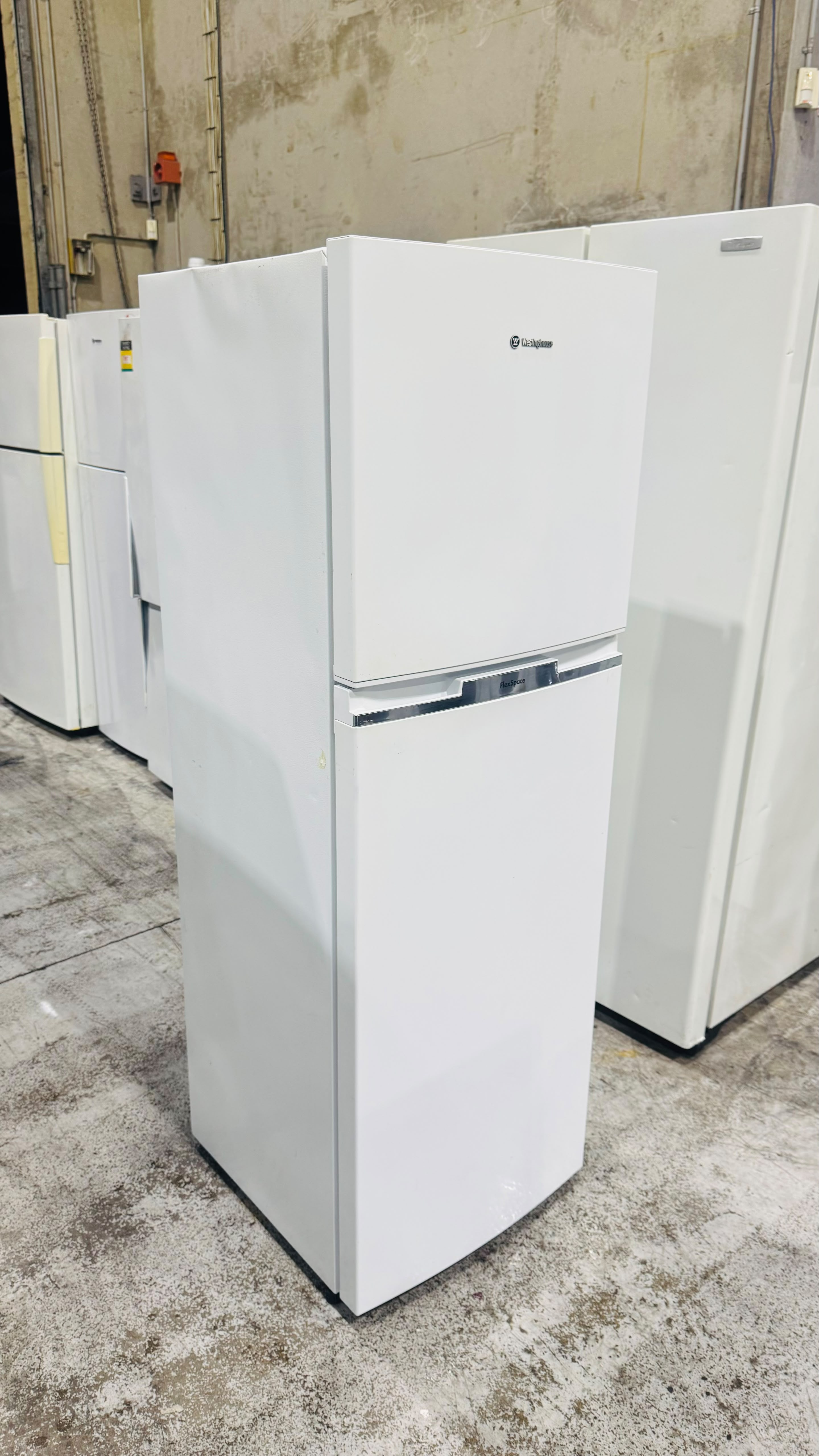 WESTINGHOUSE 276 LITRES FRIDGE FREEZER