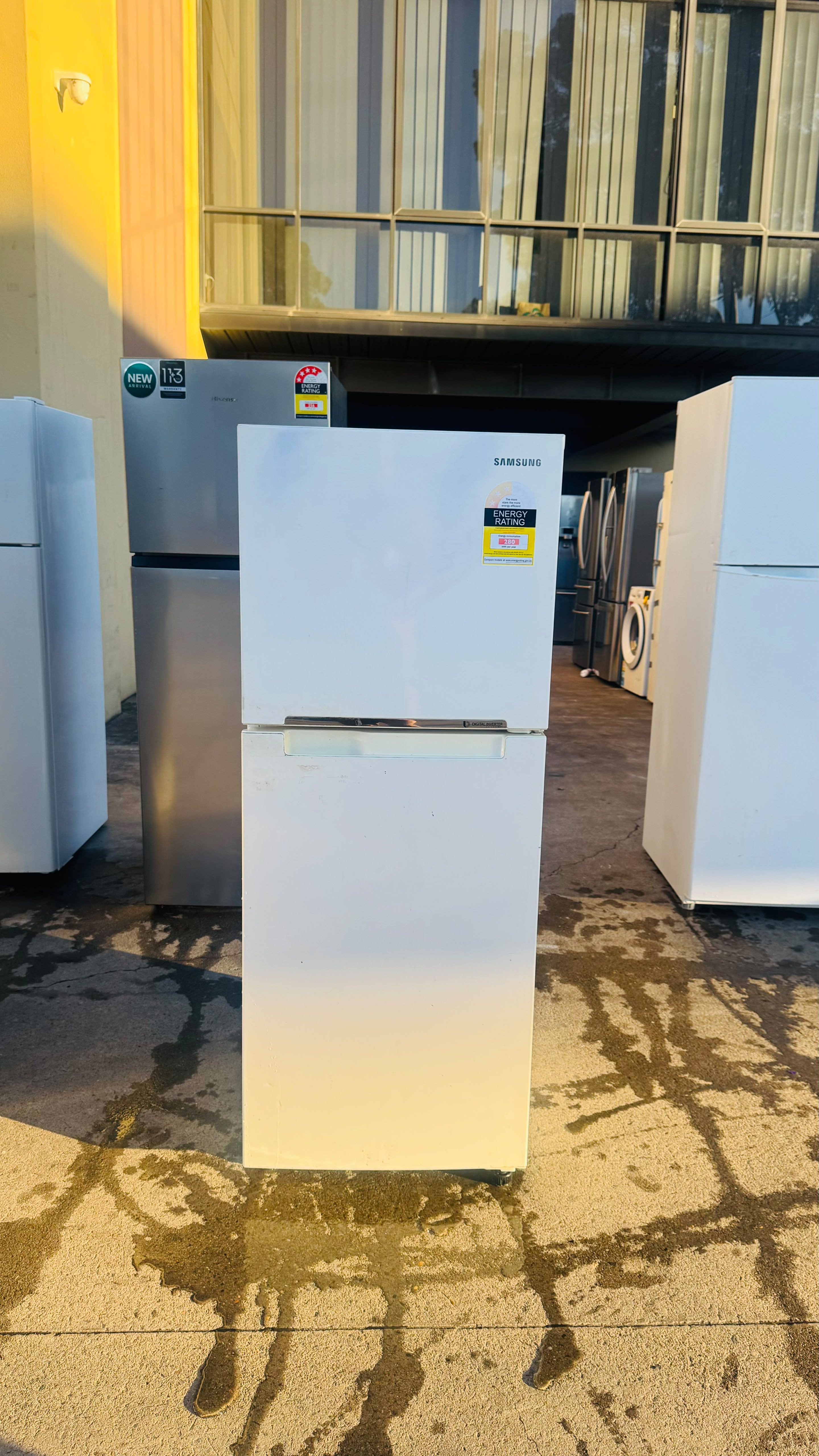 SAMSUNG 255 LITRES FRIDGE FREEZER