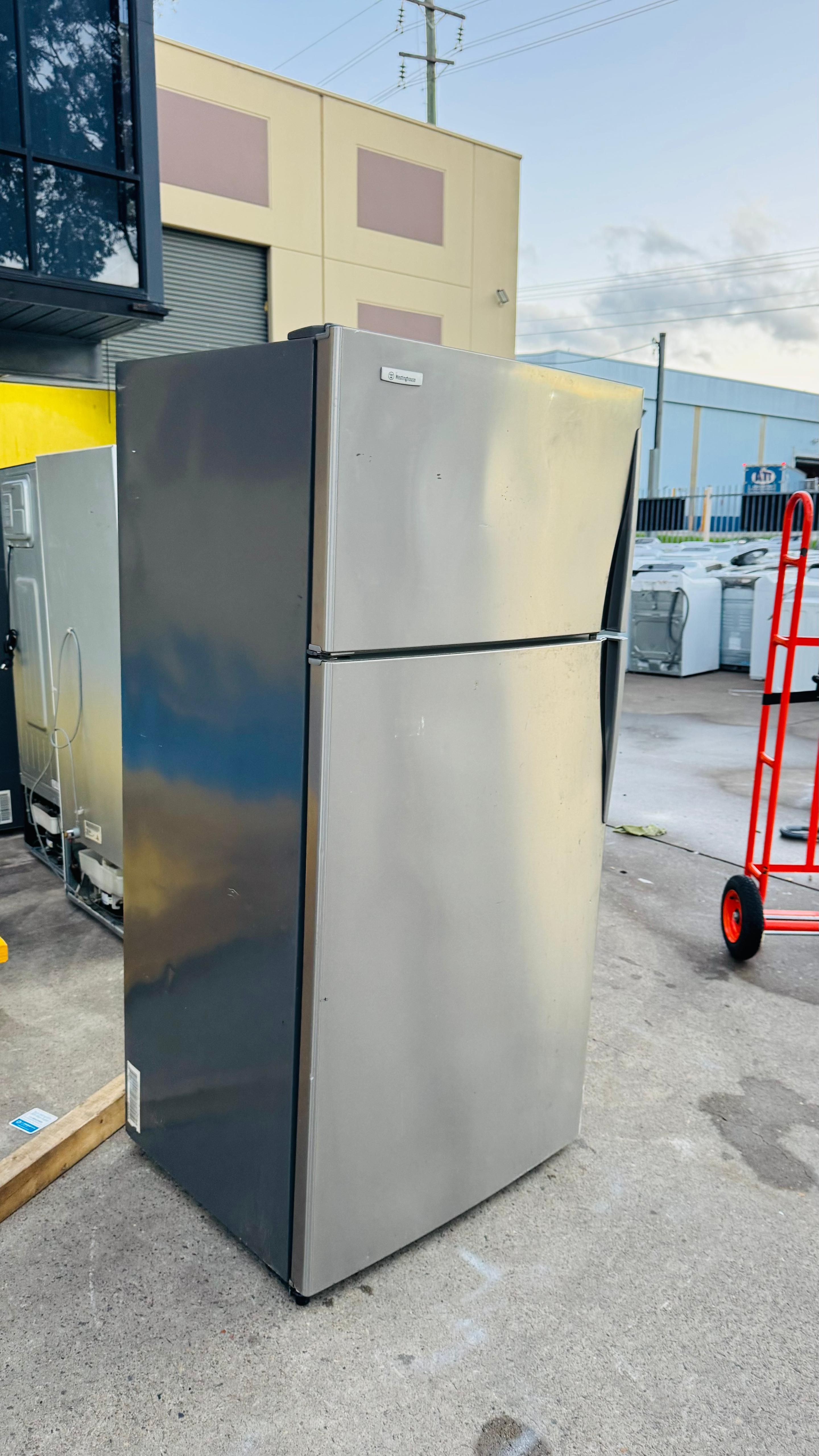 WESTINGHOUSE 520 LITRES FRIDGE FREEZER