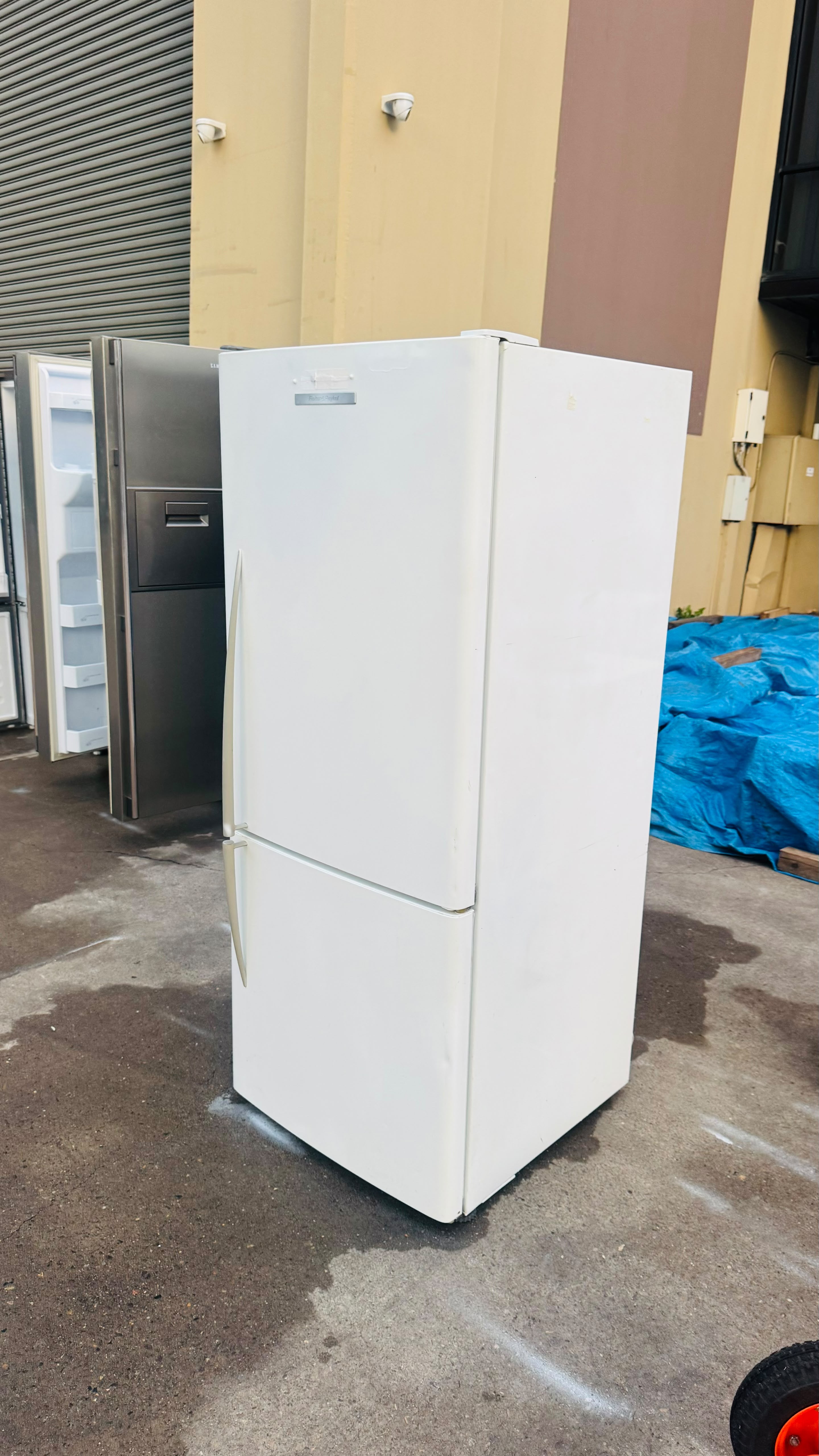 FISHER AND PAYKEL 373 LITRES FRIDGE FREEZER