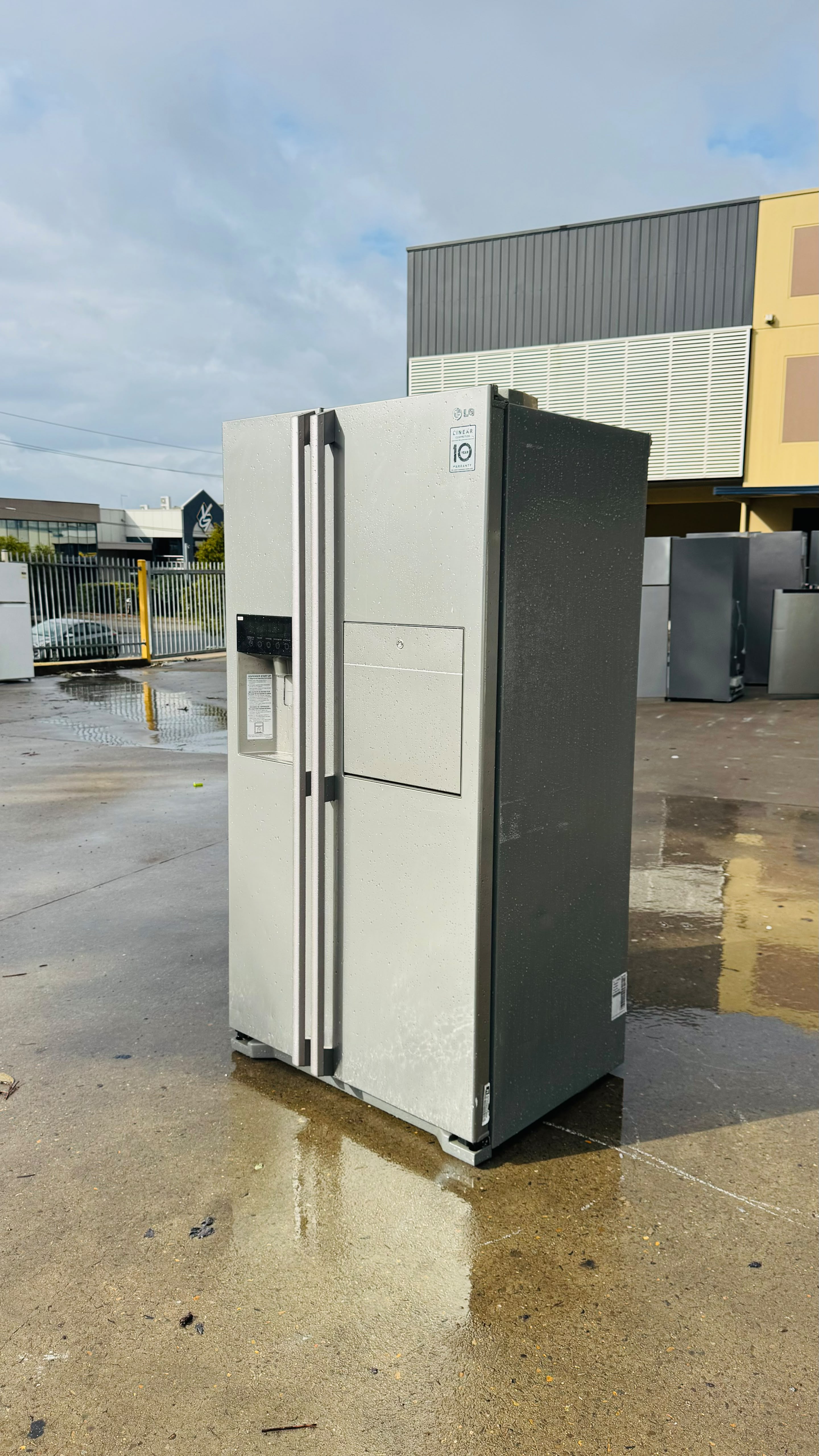 LG 567 LITRES SIDE BY SIDE FRIDGE FREEZER