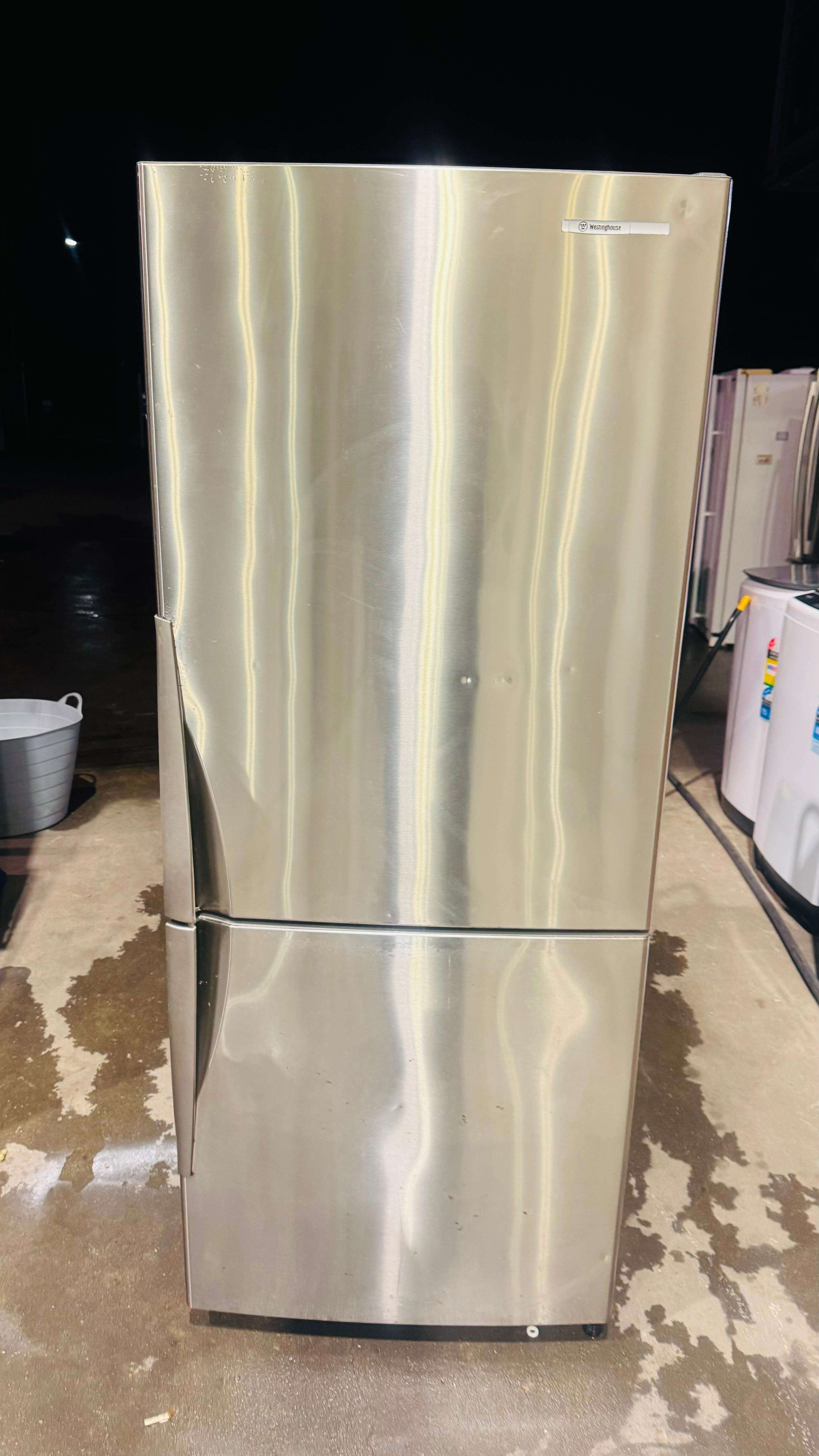 WESTINGHOUSE 370 LITRES FRIDGE FREEZER