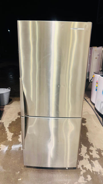WESTINGHOUSE 370 LITRES FRIDGE FREEZER