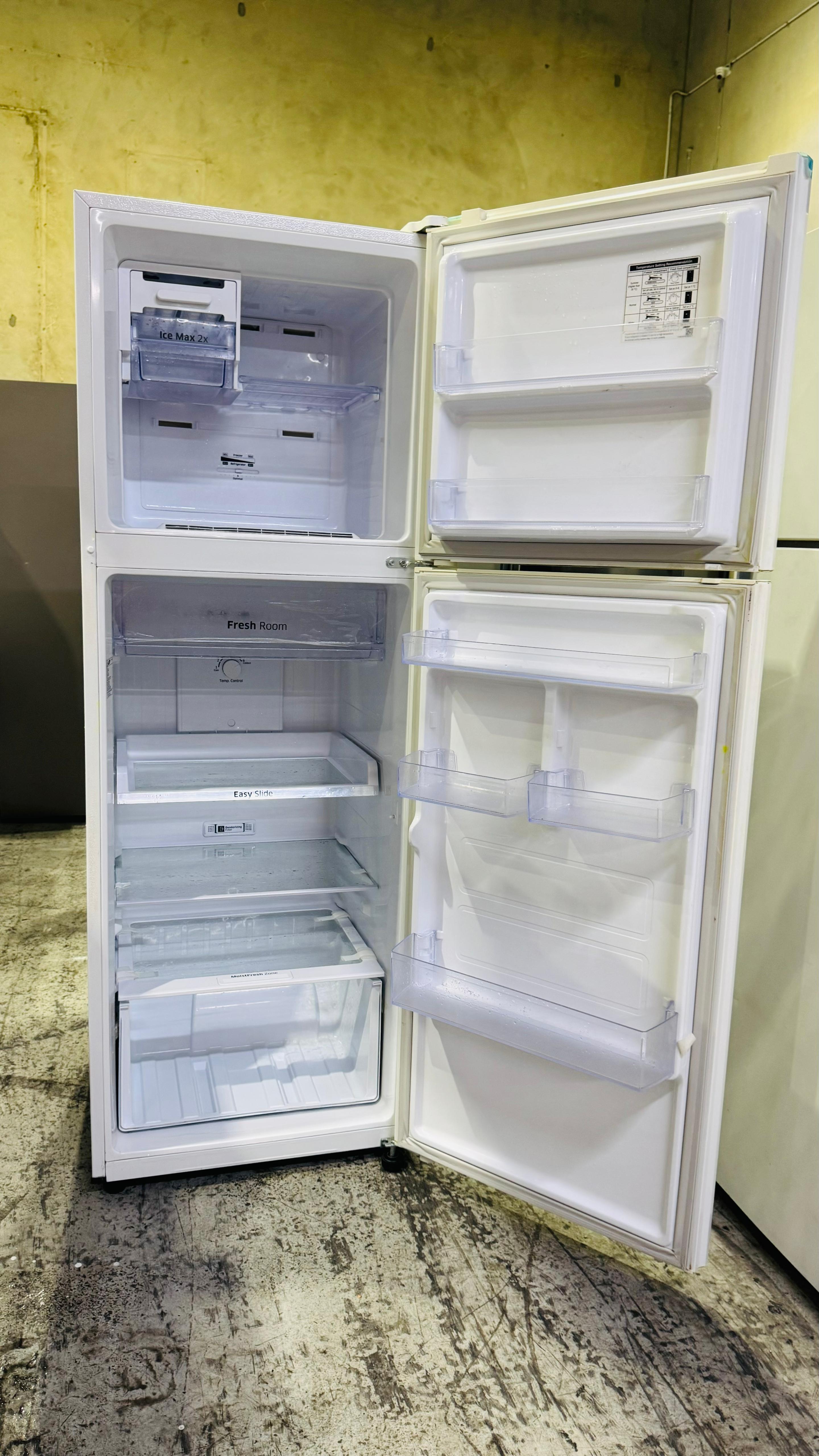 SAMSUNG 341 LITRES FRIDGE FREEZER