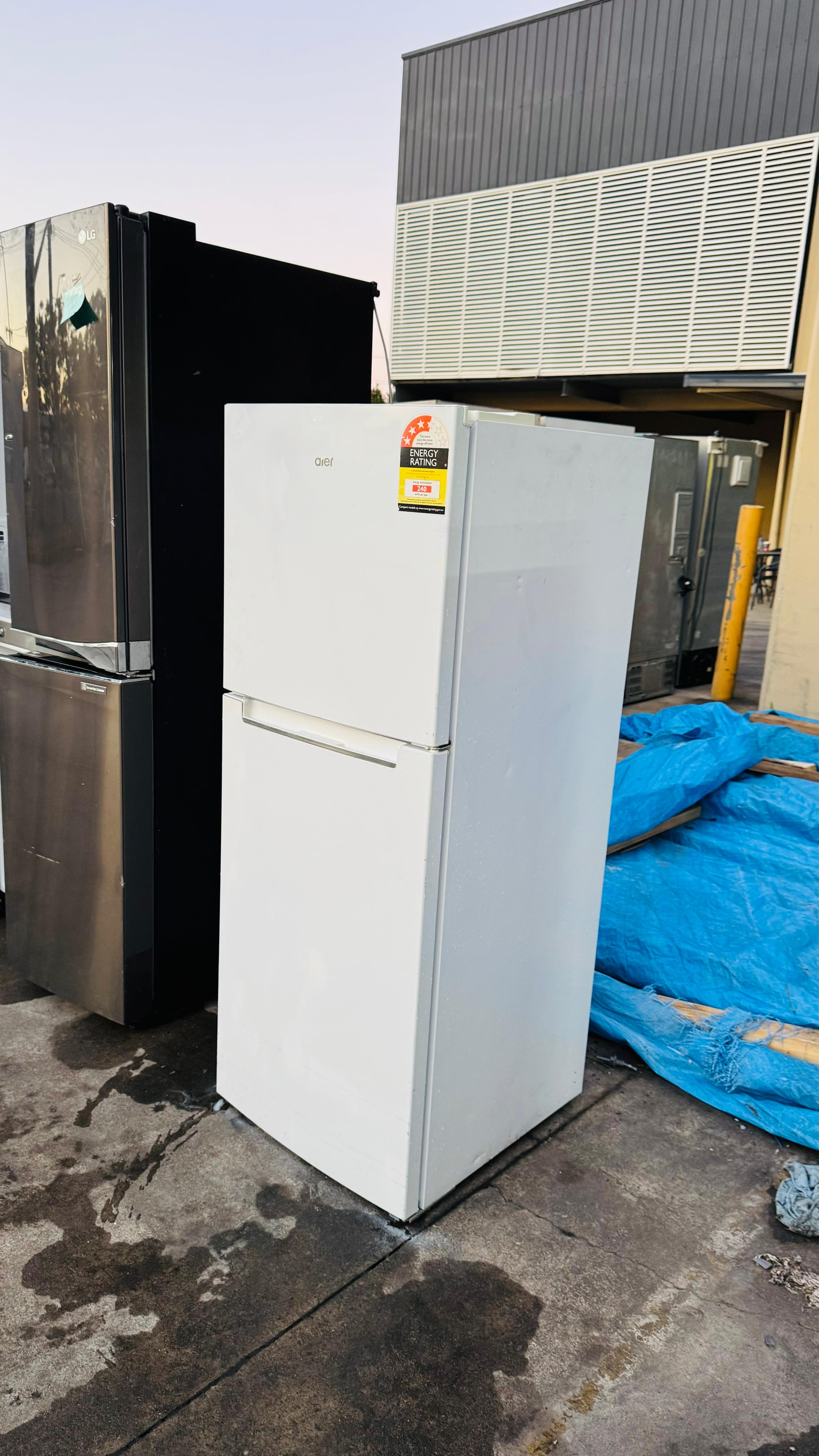 HAIER 220 LITRES FRIDGE FREEZER