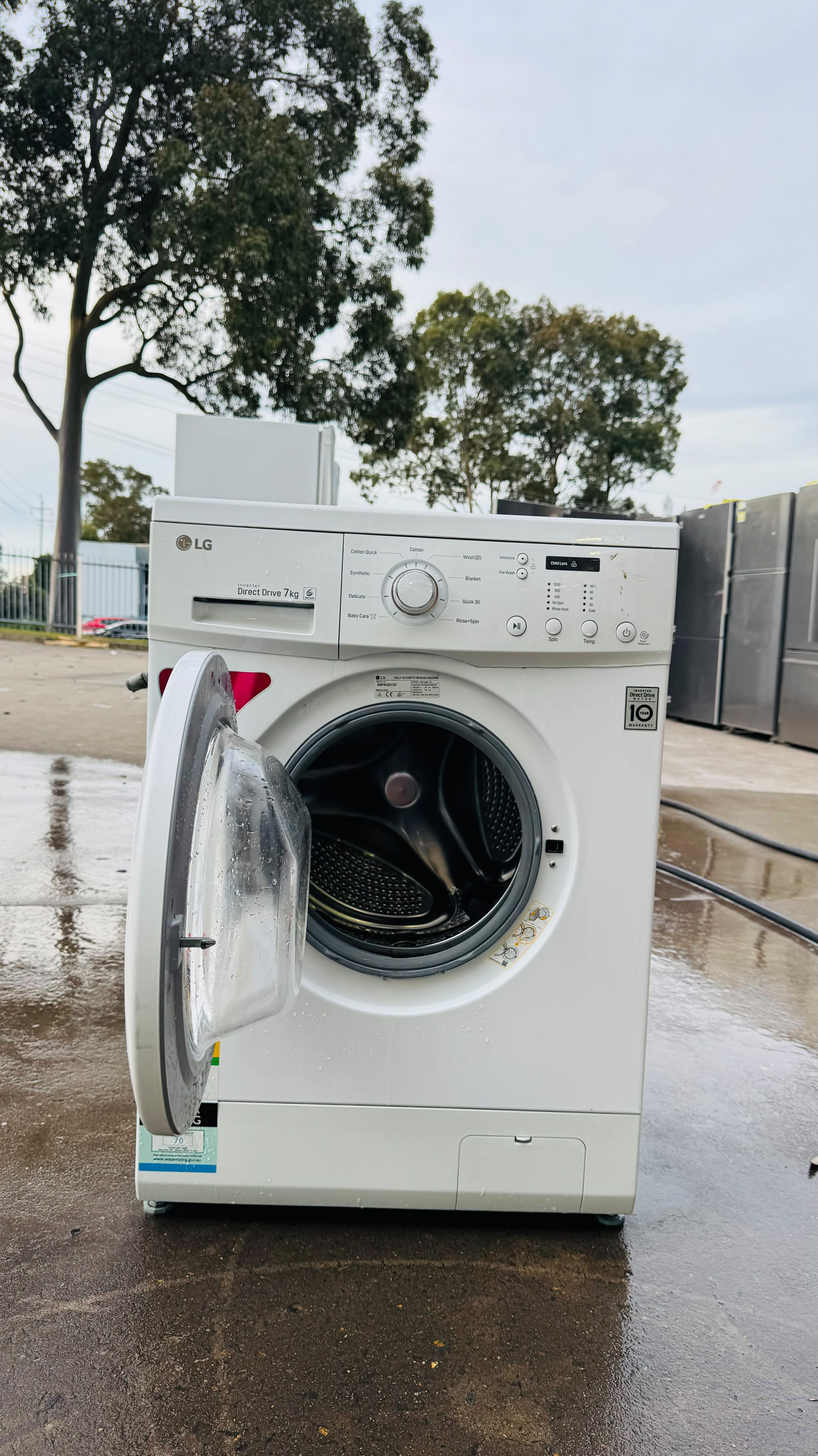 LG 7KGS FRONT LOADER WASHING MACHINE