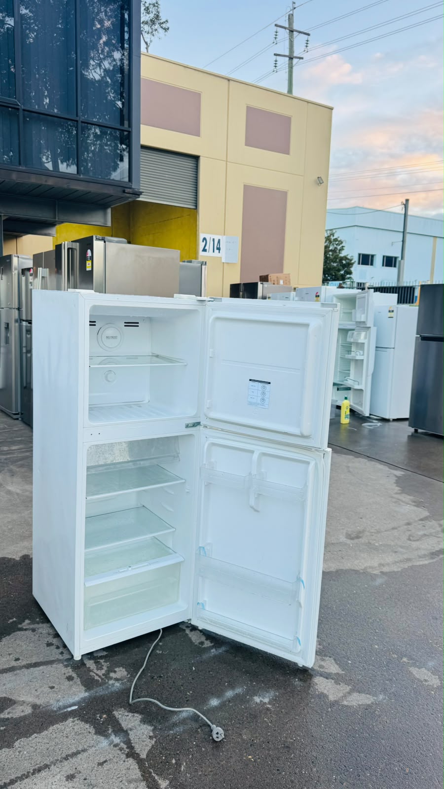 HAIER 220 LITRES FRIDGE FREEZER