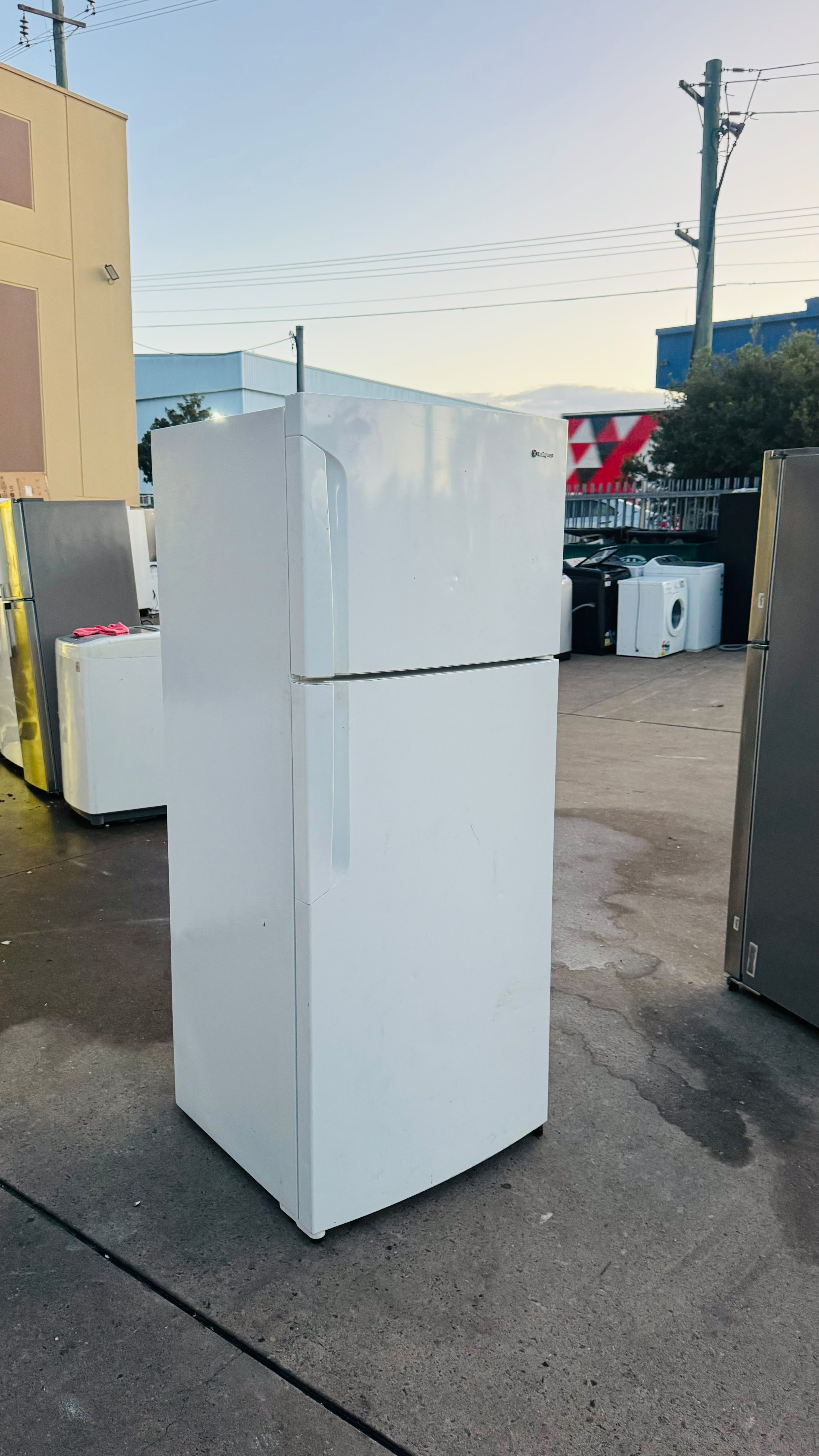 WESTINGHOUSE 462 LITRES FRIDGE FREEZER