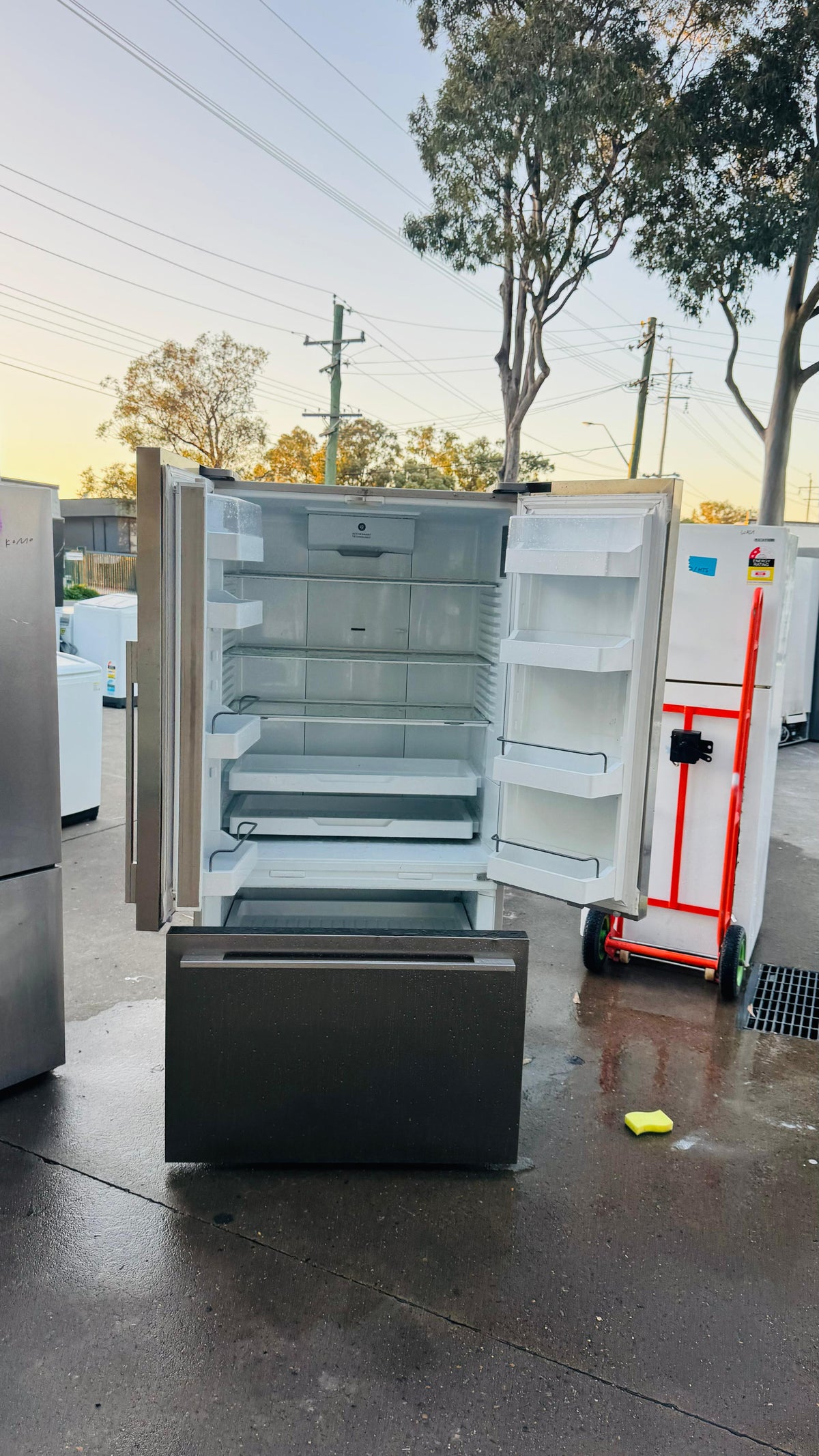 FISHER AND PAYKEL 610 LITRES FRENCH DOOR FRIDGE FREEZER