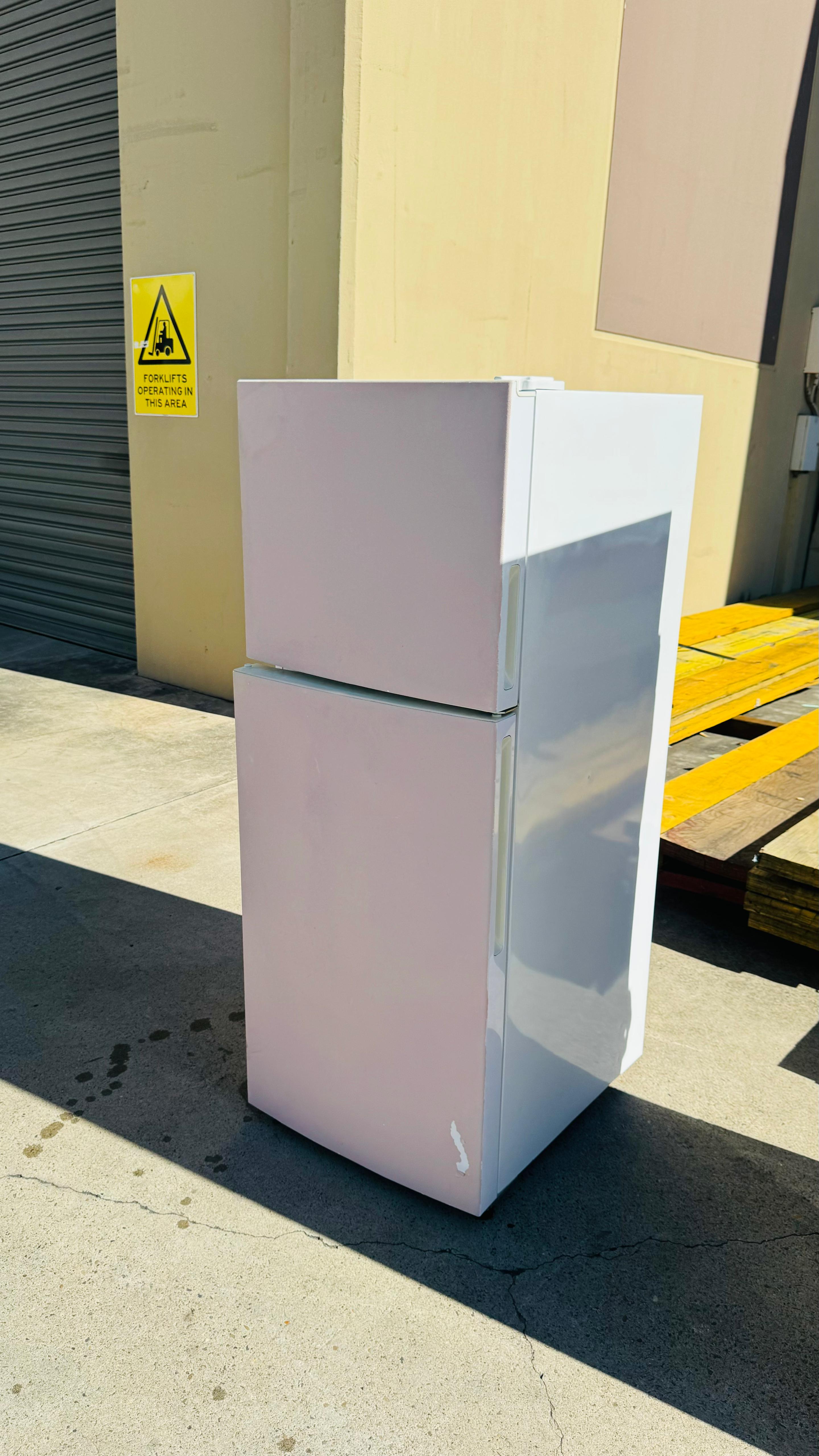 HAIER 224 LITRES FRIDGE FREEZER
